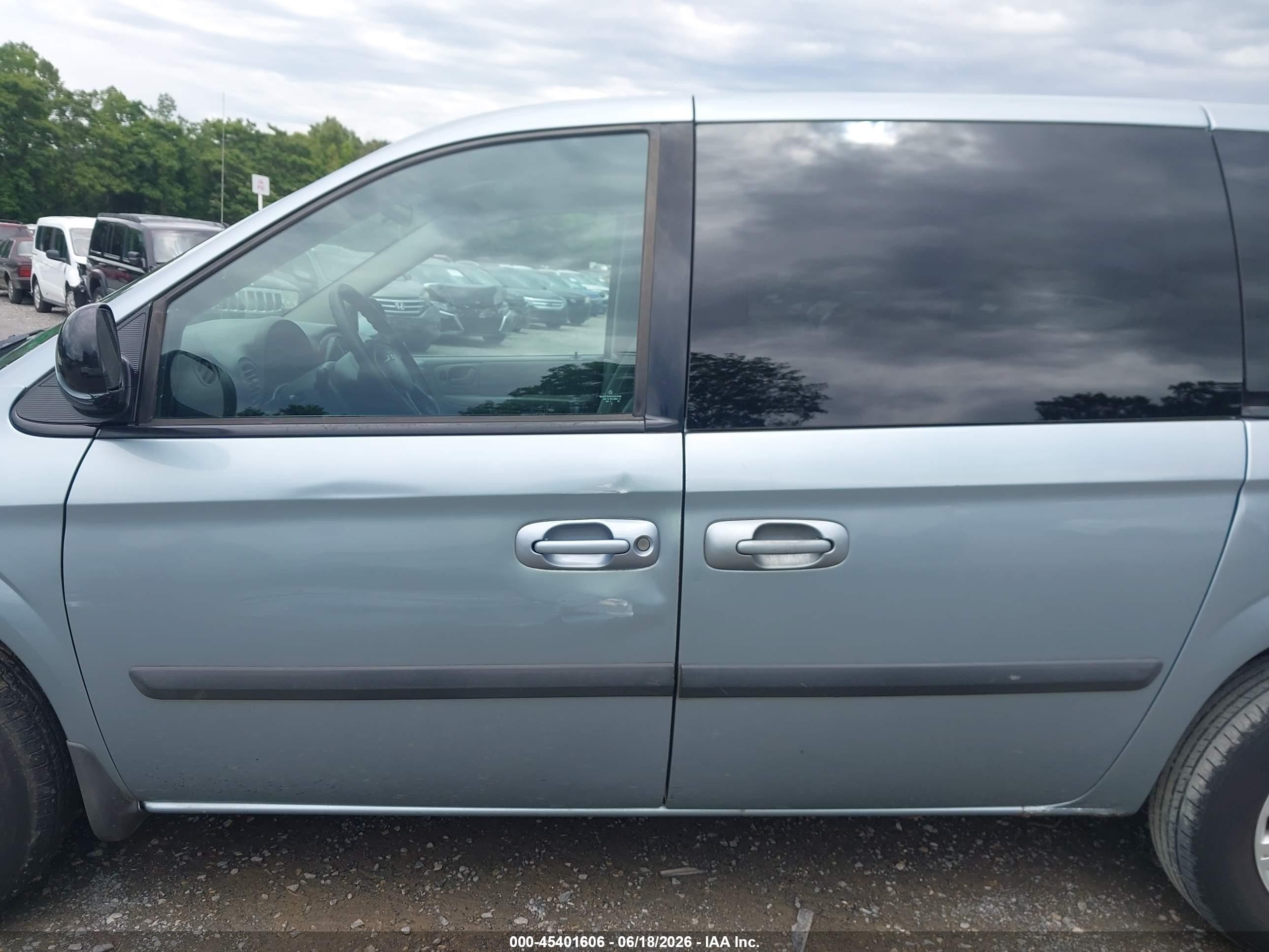 2005 Chrysler Town & Country   Blue vin: 1C4GP45R65B388310