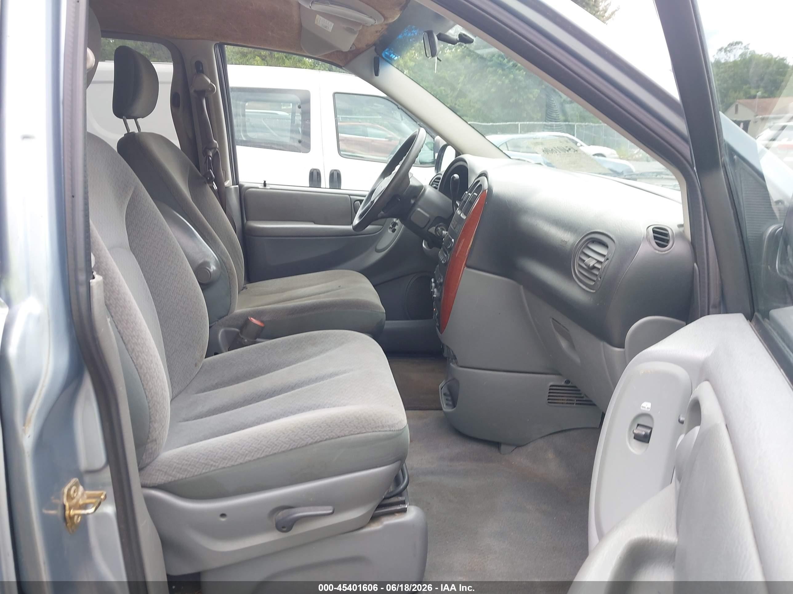 2005 Chrysler Town & Country   Blue vin: 1C4GP45R65B388310