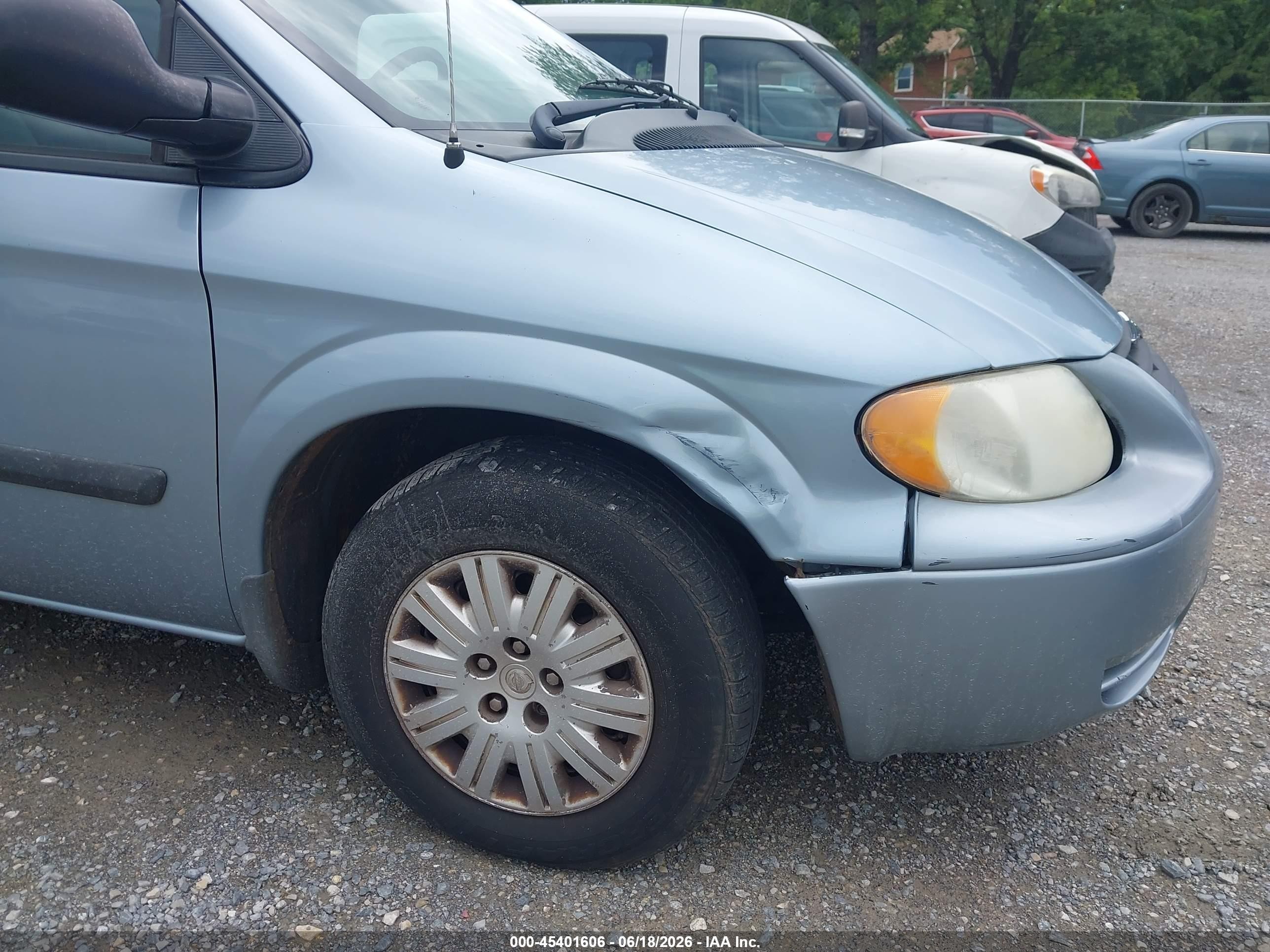 2005 Chrysler Town & Country   Blue vin: 1C4GP45R65B388310