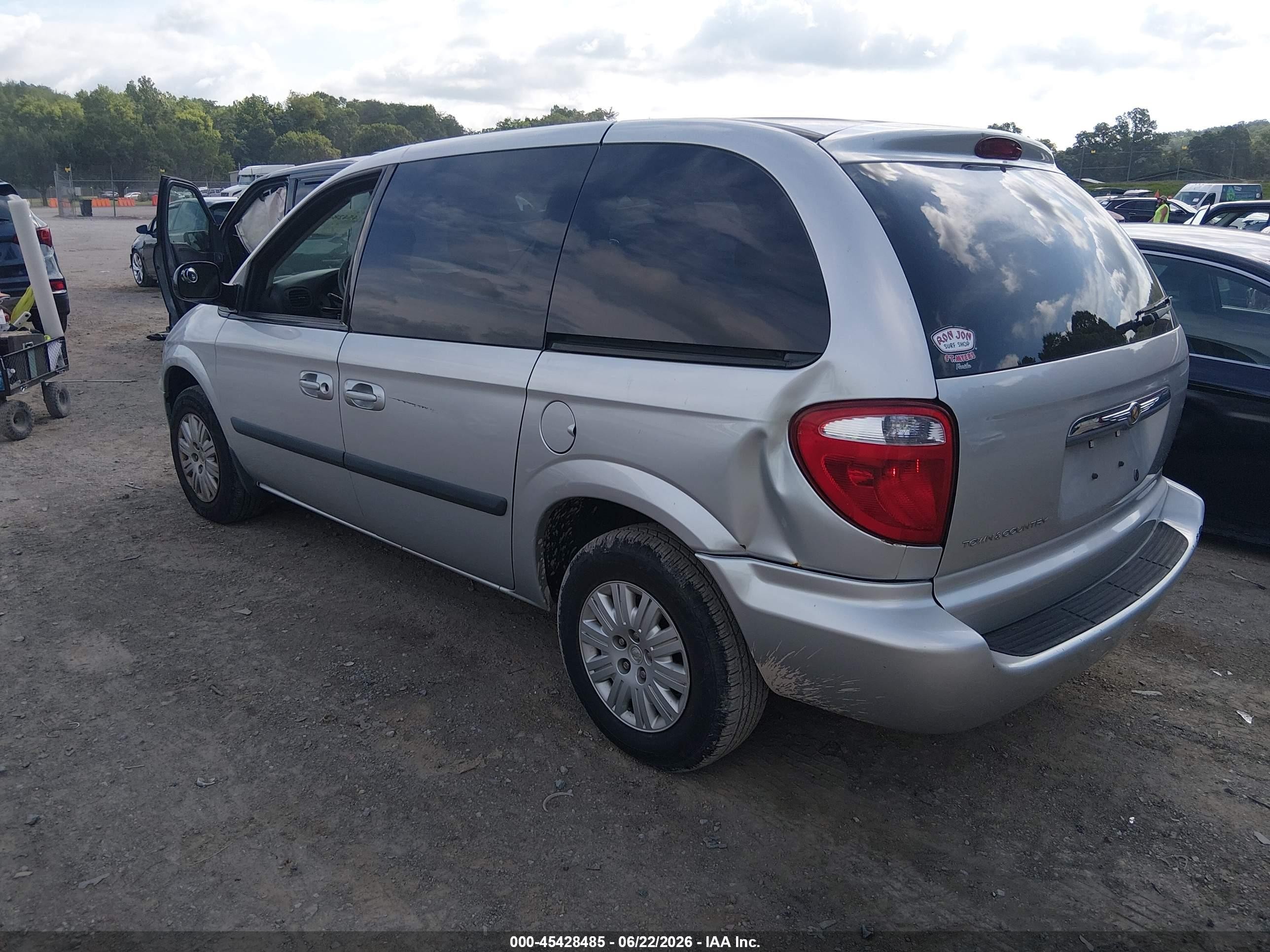 2005 Chrysler Town & Country   Серебряный vin: 1C4GP45R65B439272