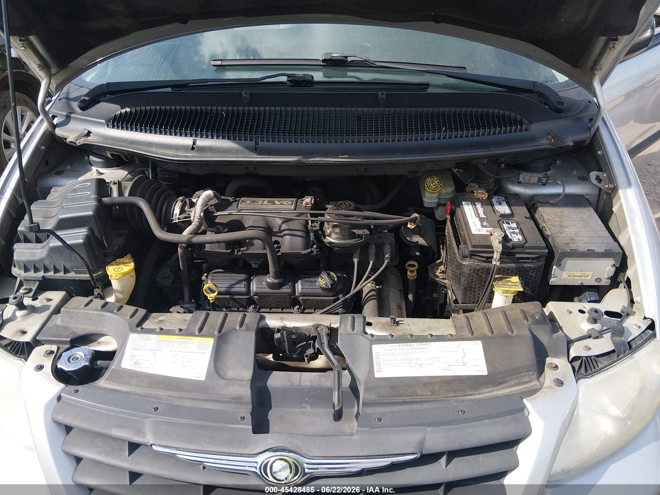 2005 Chrysler Town & Country   Серебряный vin: 1C4GP45R65B439272