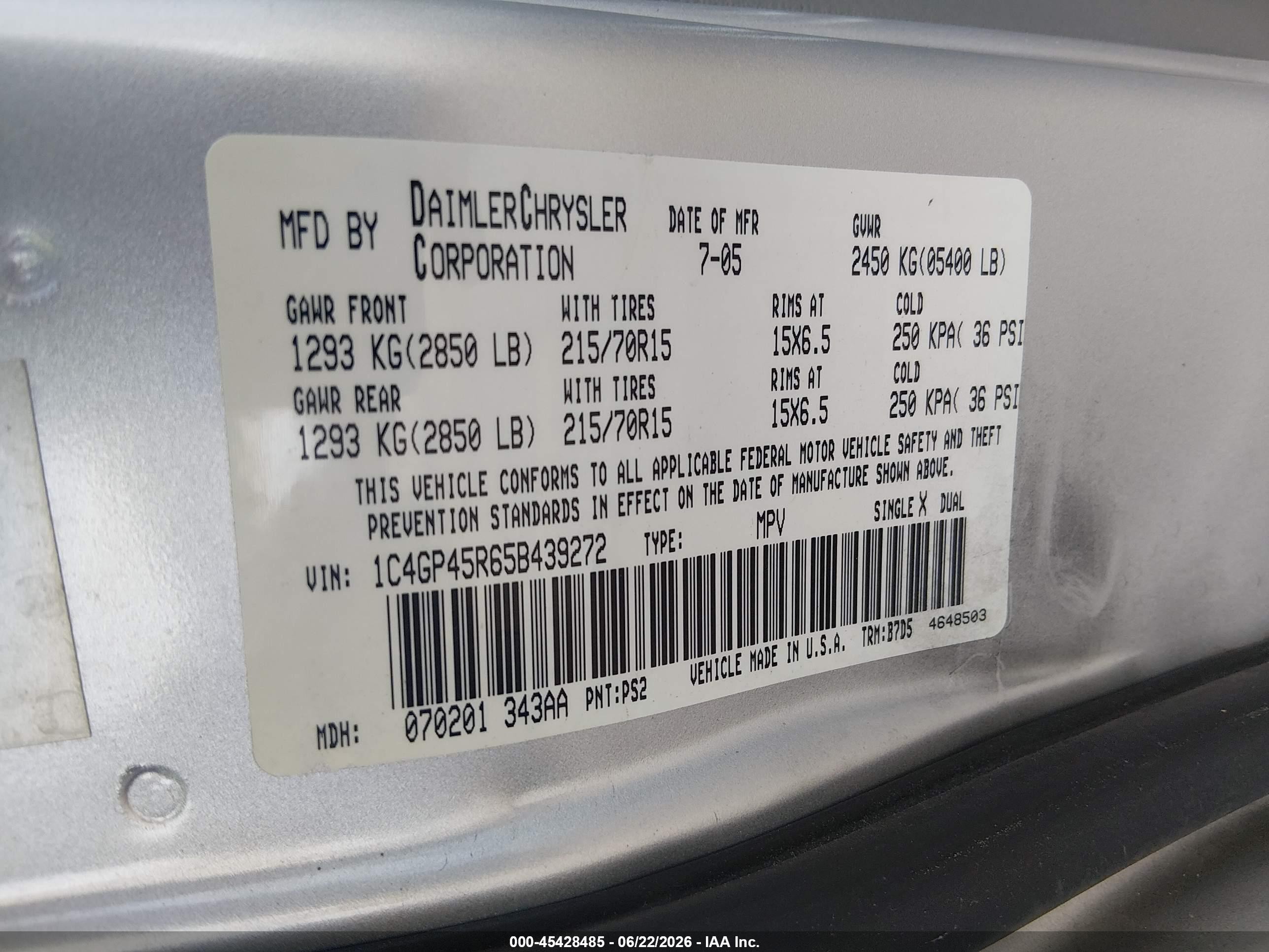 2005 Chrysler Town & Country   Серебряный vin: 1C4GP45R65B439272