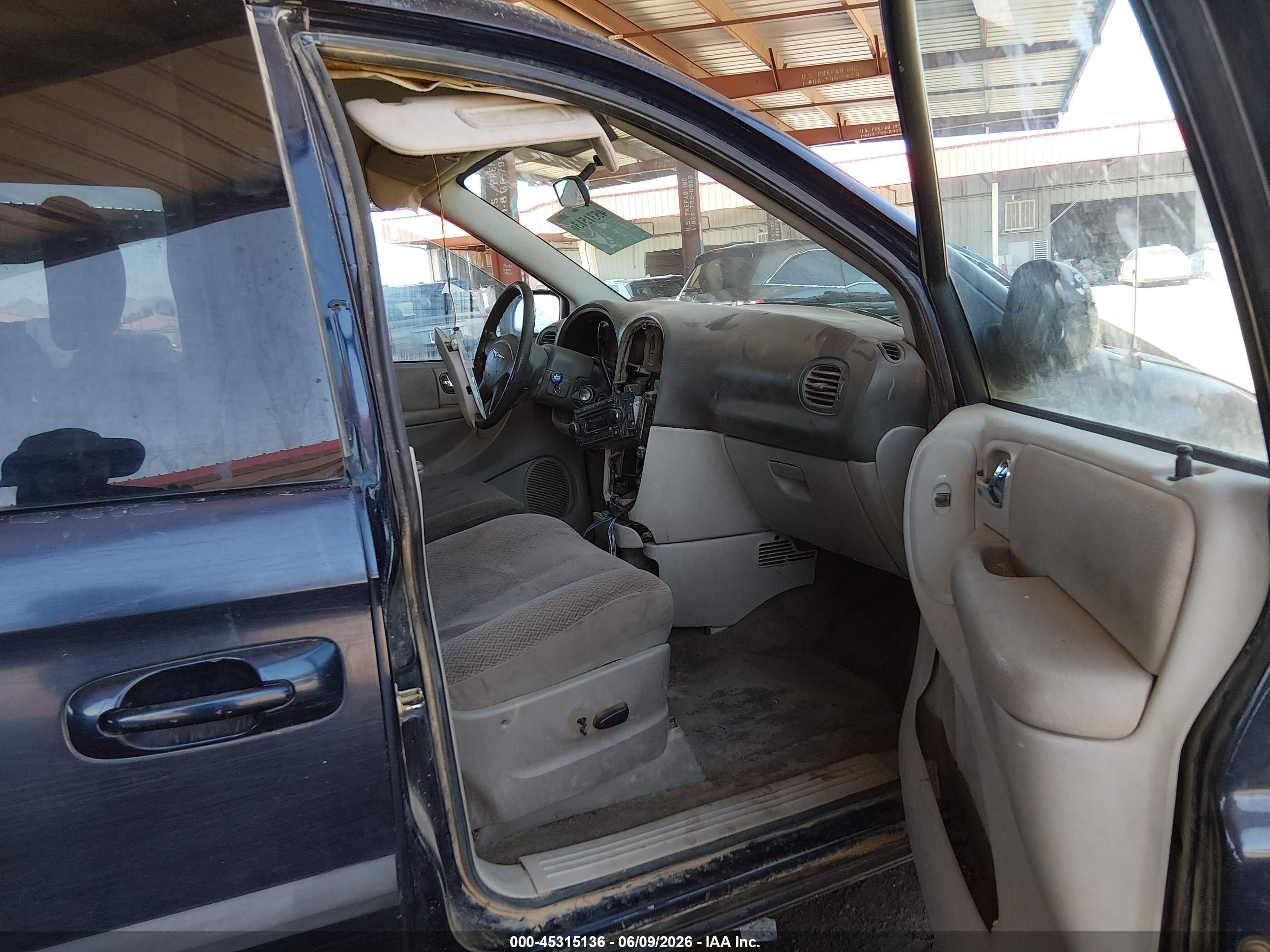 2005 Chrysler Town & Country Blue vin: 1C4GP45R85B302057