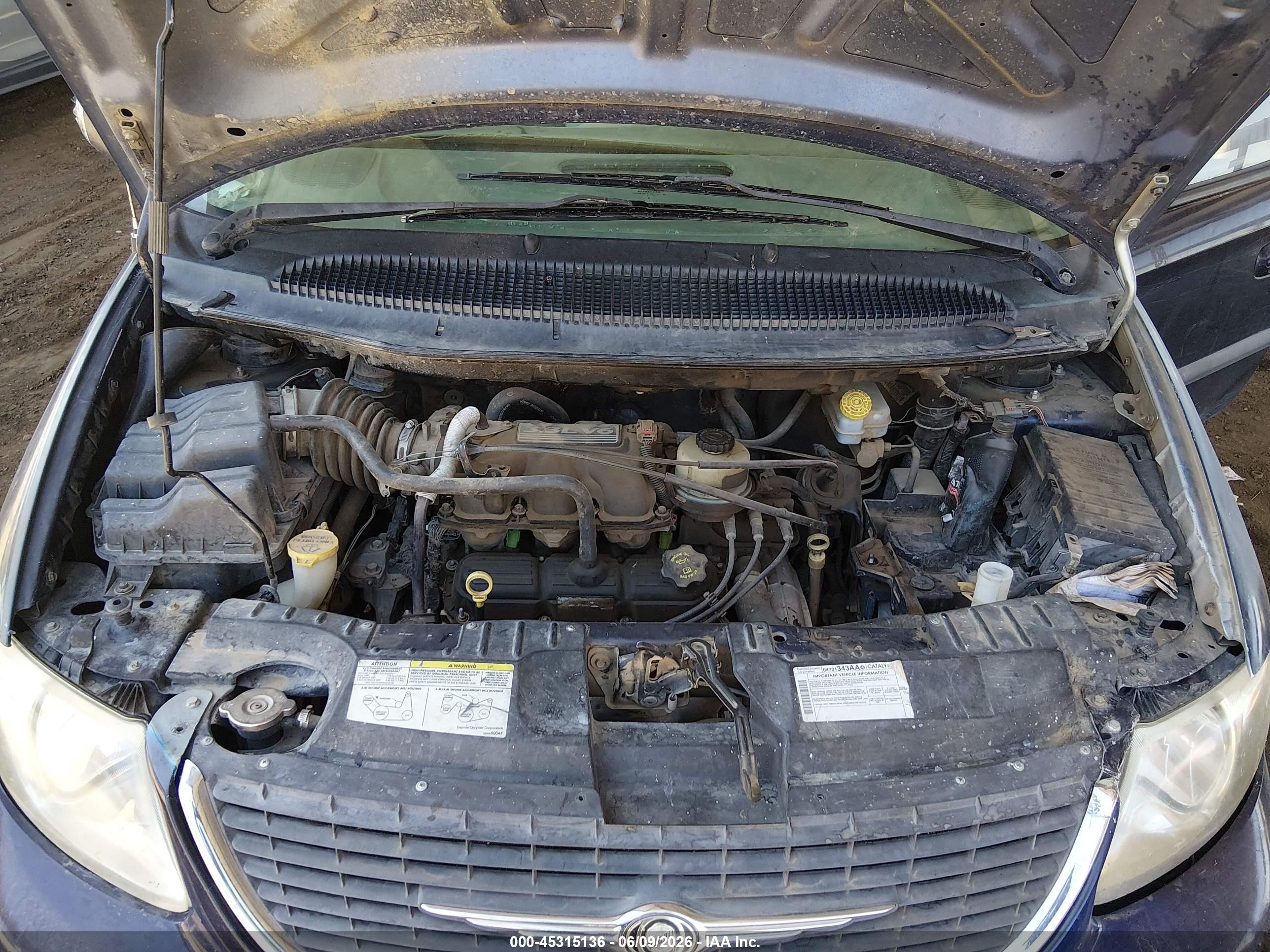 2005 Chrysler Town & Country Blue vin: 1C4GP45R85B302057