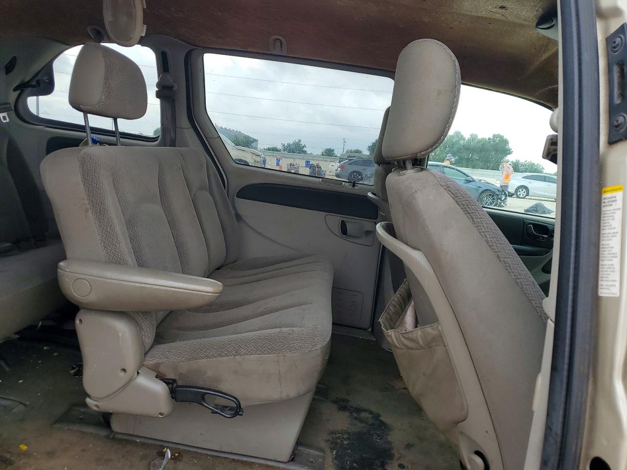 2005 Chrysler Town & Country Gold vin: 1C4GP45R95B317649