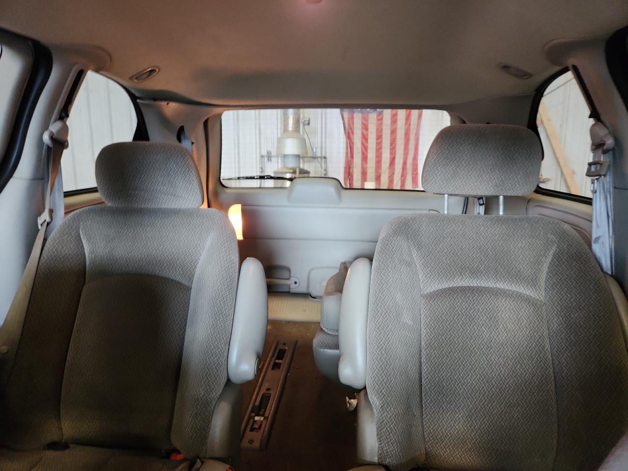 2005 Chrysler Town & Country White vin: 1C4GP45RX5B235882
