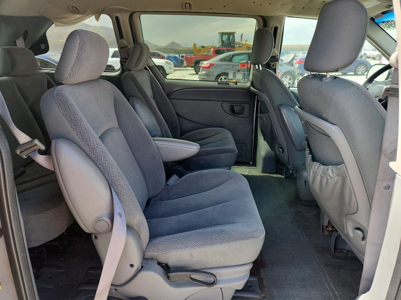 2005 Chrysler Town & Country Silver vin: 1C4GP45RX5B411510