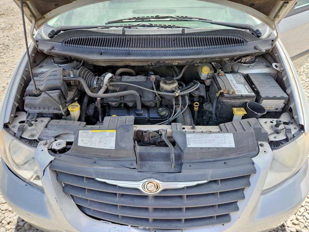 2005 Chrysler Town & Country Silver vin: 1C4GP45RX5B411510