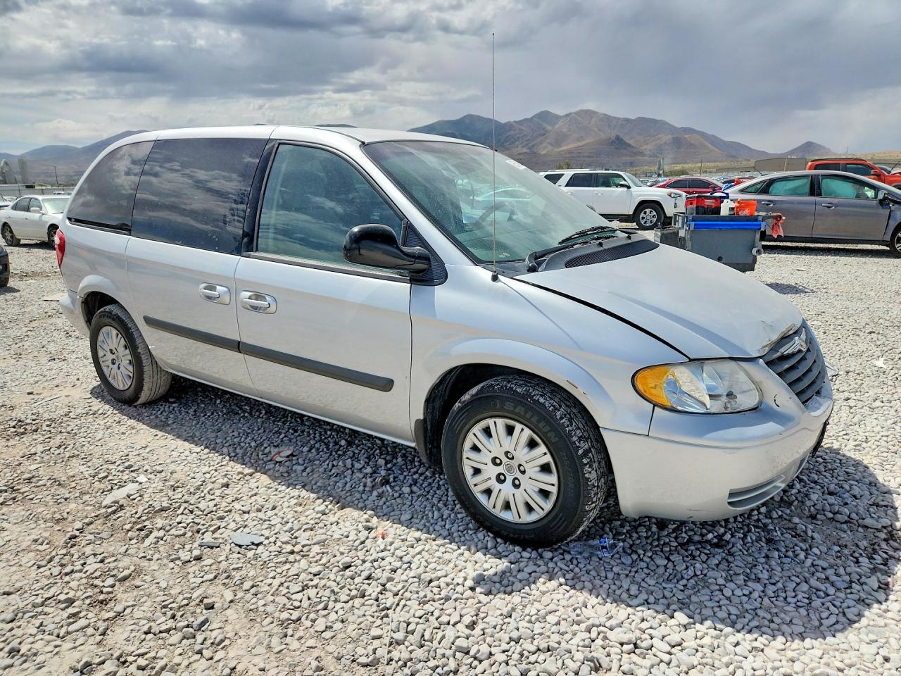 2005 Chrysler Town & Country Silver vin: 1C4GP45RX5B411510