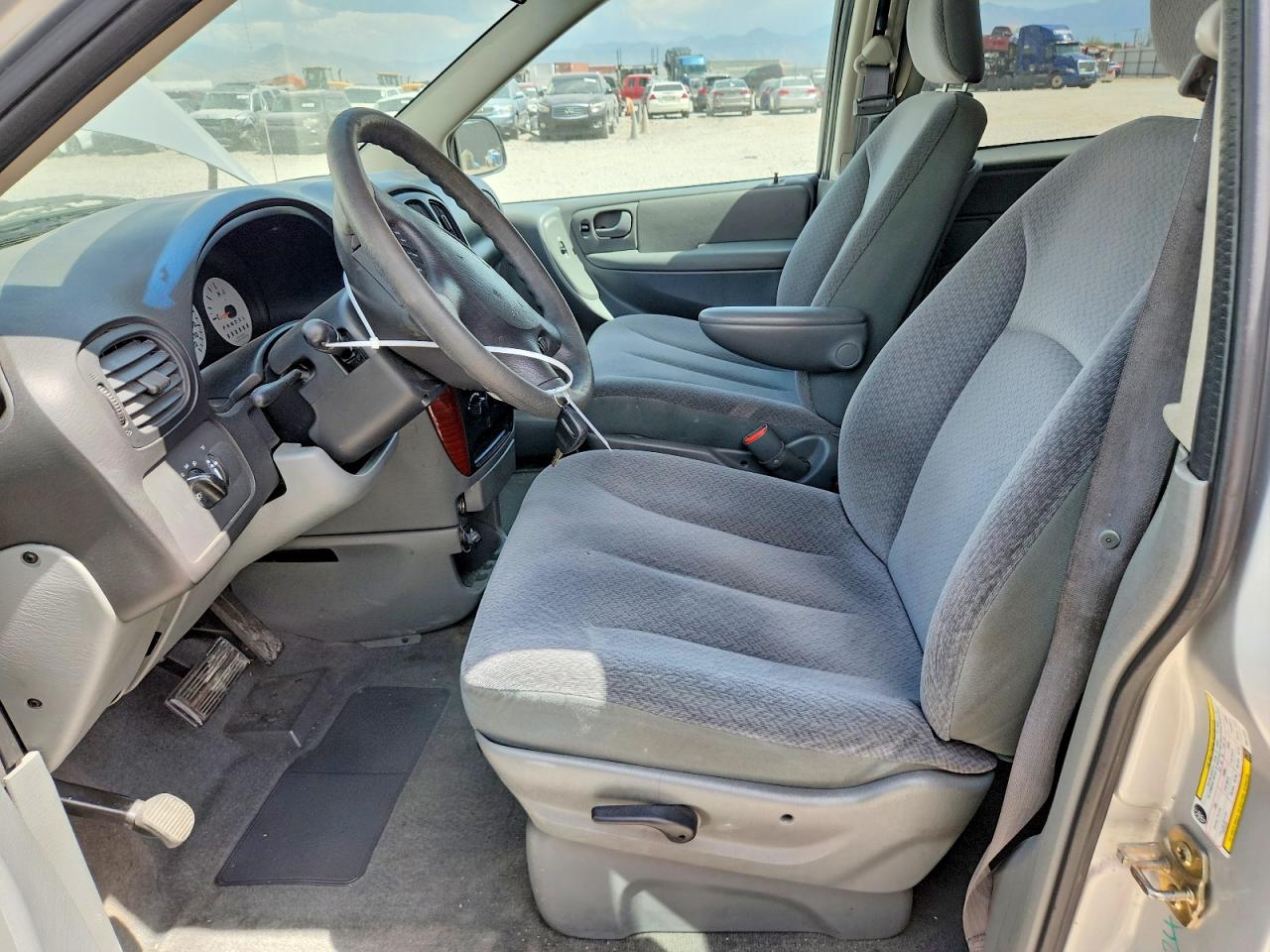 2005 Chrysler Town & Country Silver vin: 1C4GP45RX5B411510