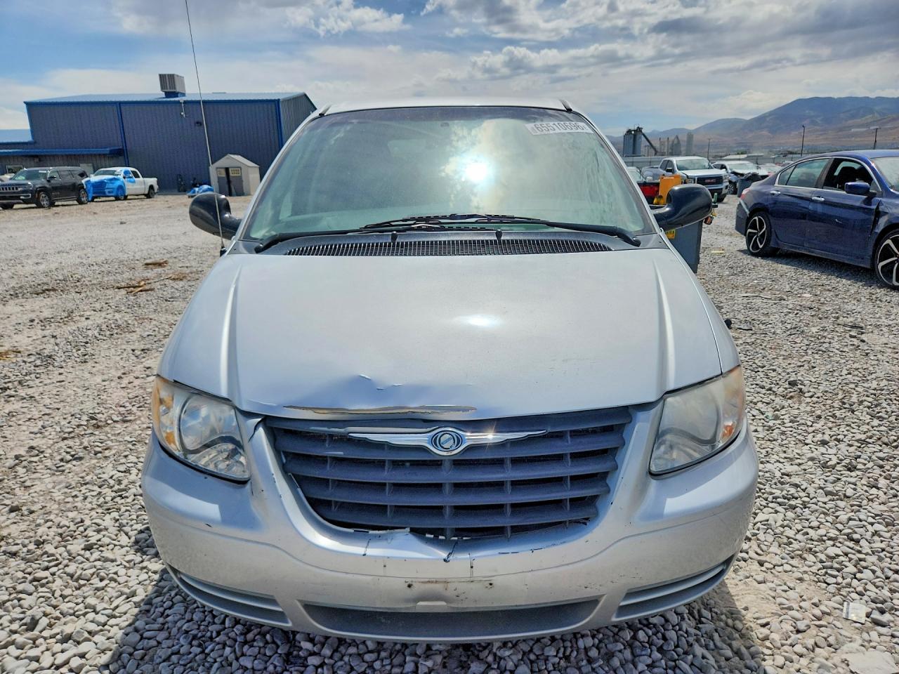 2005 Chrysler Town & Country Silver vin: 1C4GP45RX5B411510