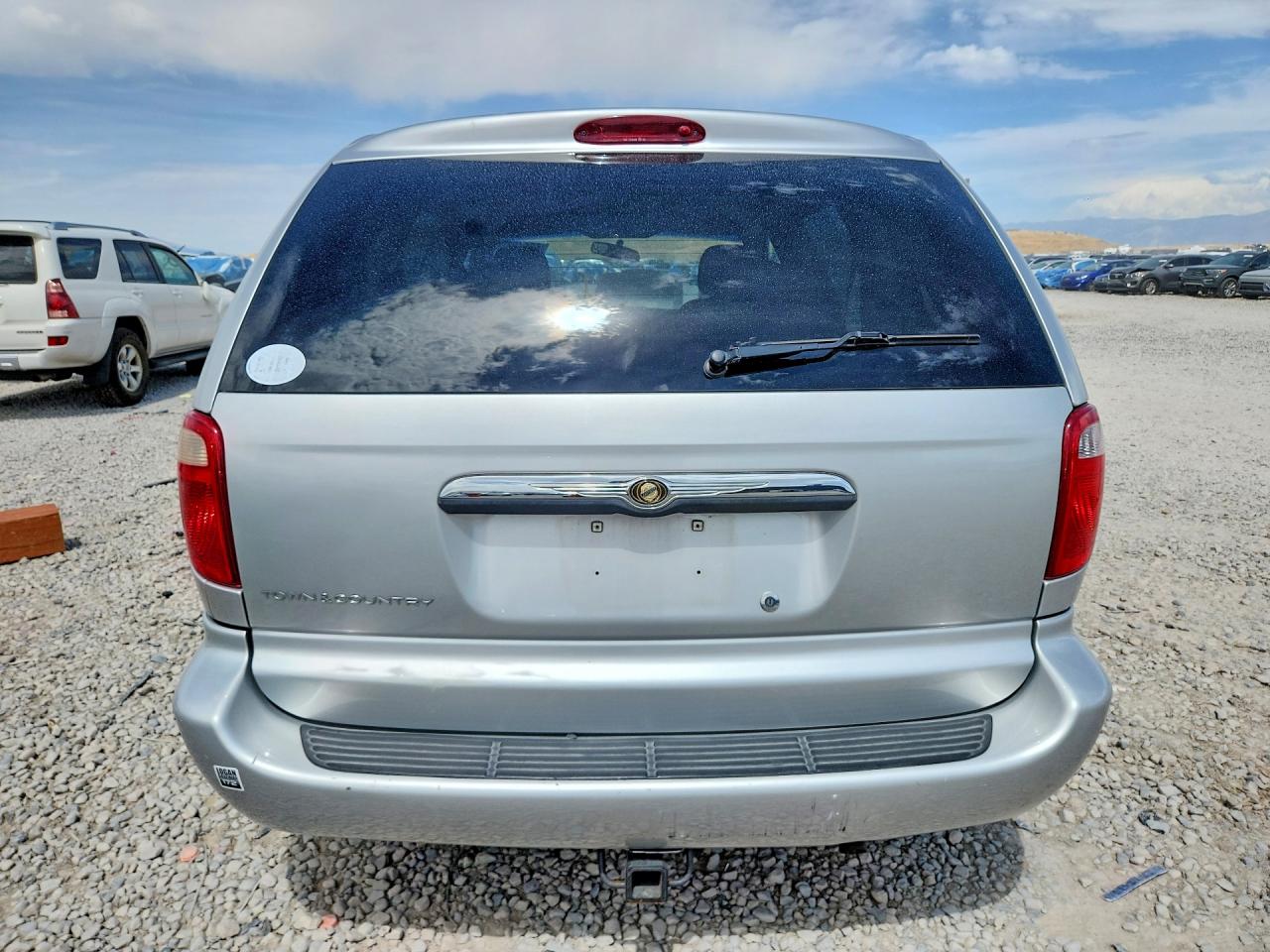 2005 Chrysler Town & Country Silver vin: 1C4GP45RX5B411510
