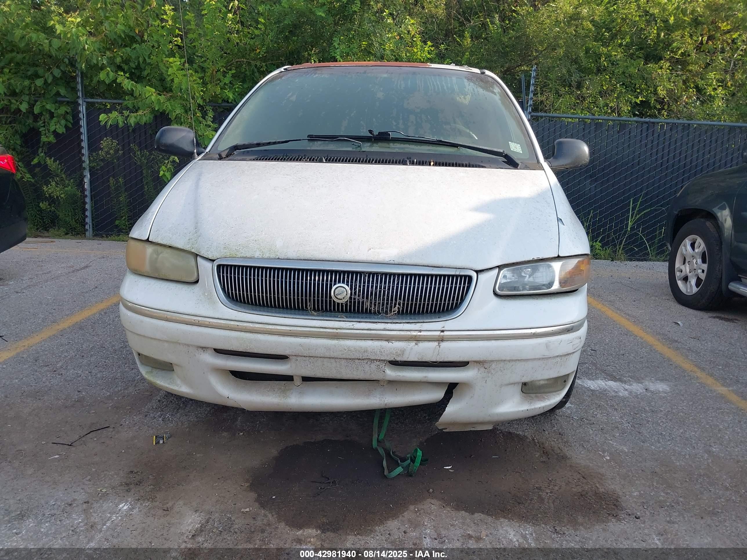 1996 Chrysler Town & Country   Белый vin: 1C4GP54L0TB422046