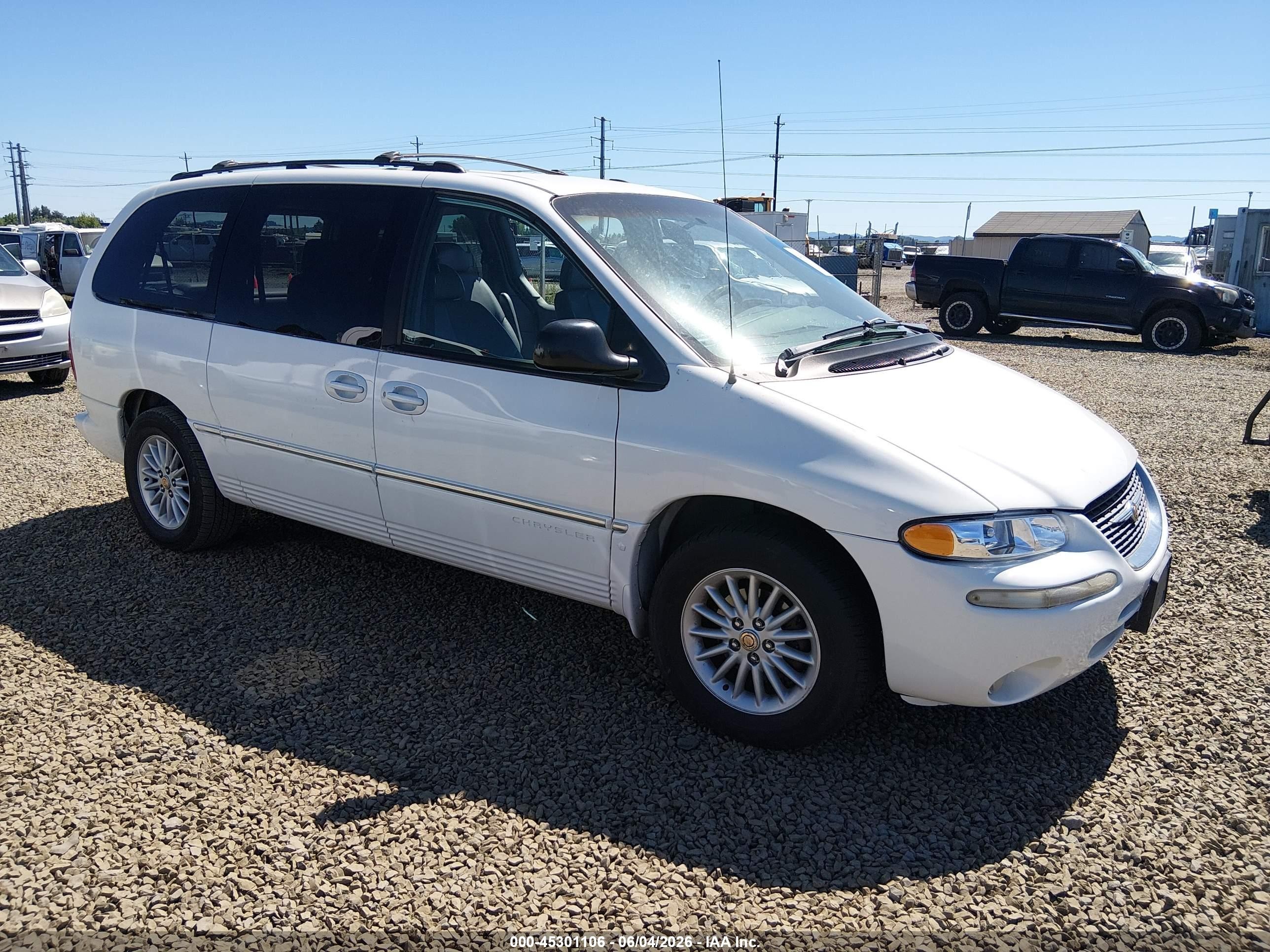 2000 Chrysler Town & Country Lxi White vin: 1C4GP54L4YB535697