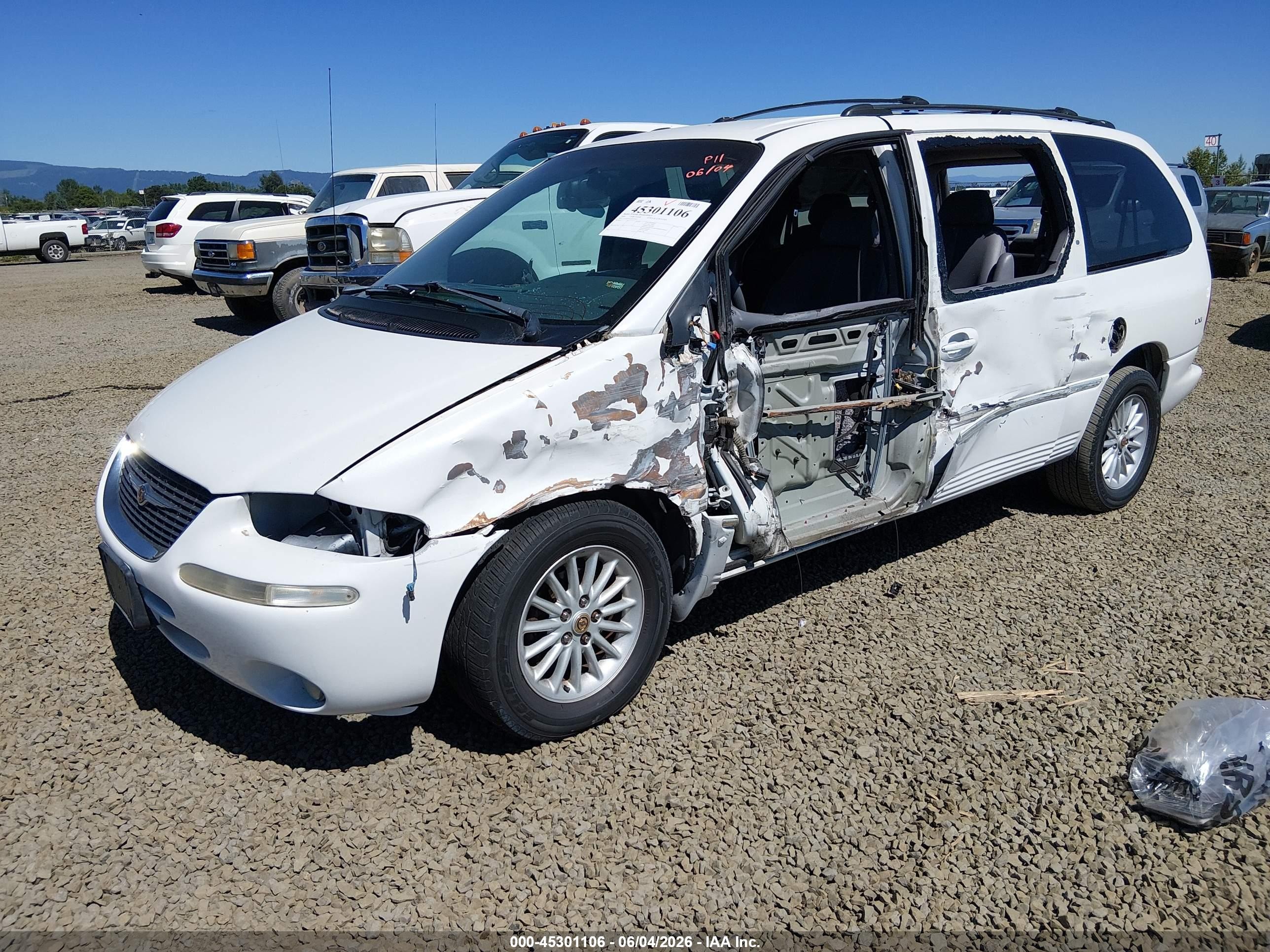 2000 Chrysler Town & Country Lxi White vin: 1C4GP54L4YB535697