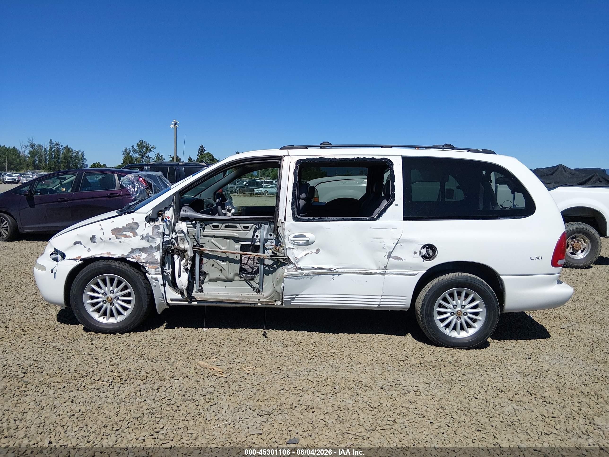 2000 Chrysler Town & Country Lxi White vin: 1C4GP54L4YB535697