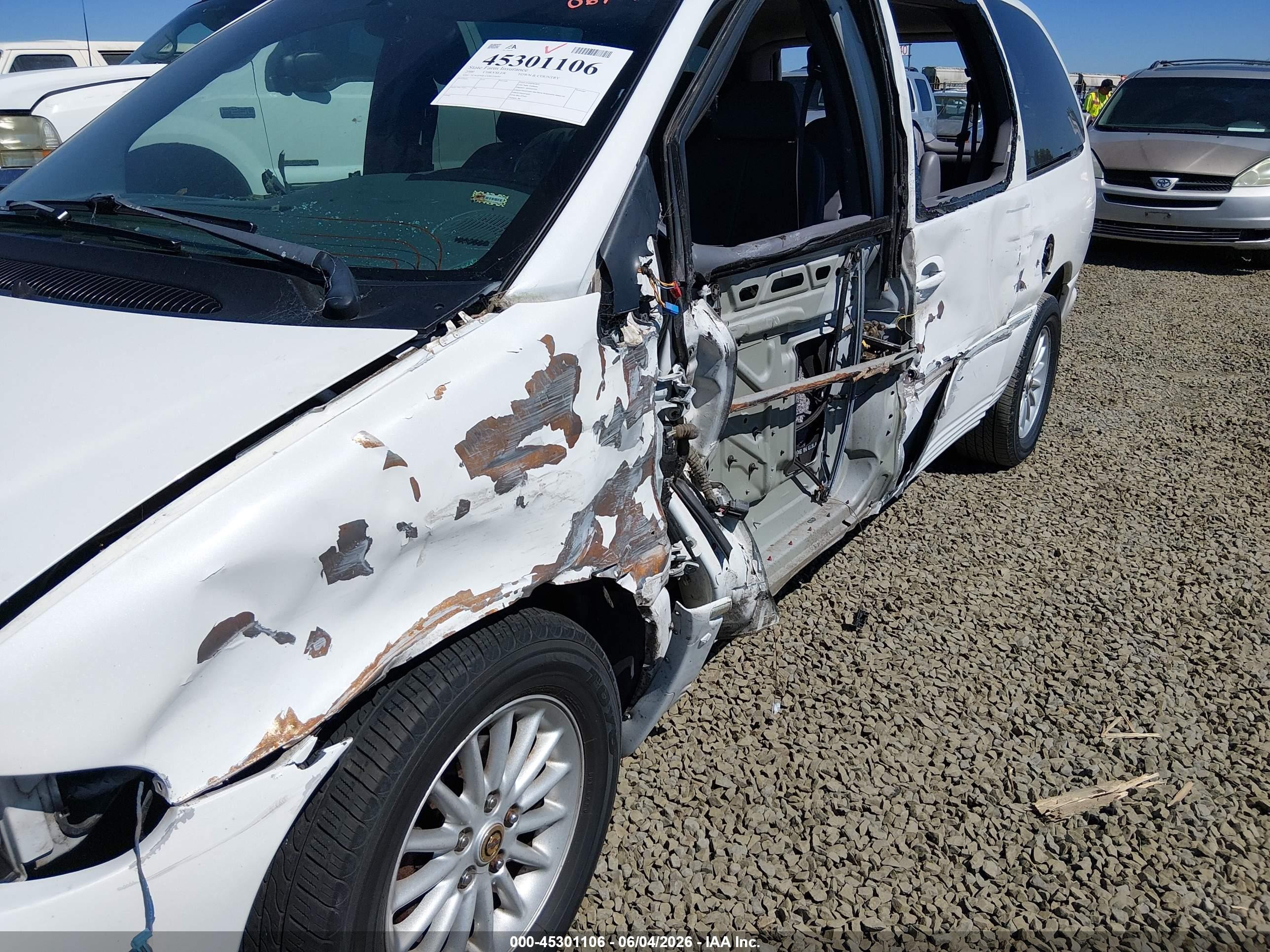 2000 Chrysler Town & Country Lxi White vin: 1C4GP54L4YB535697