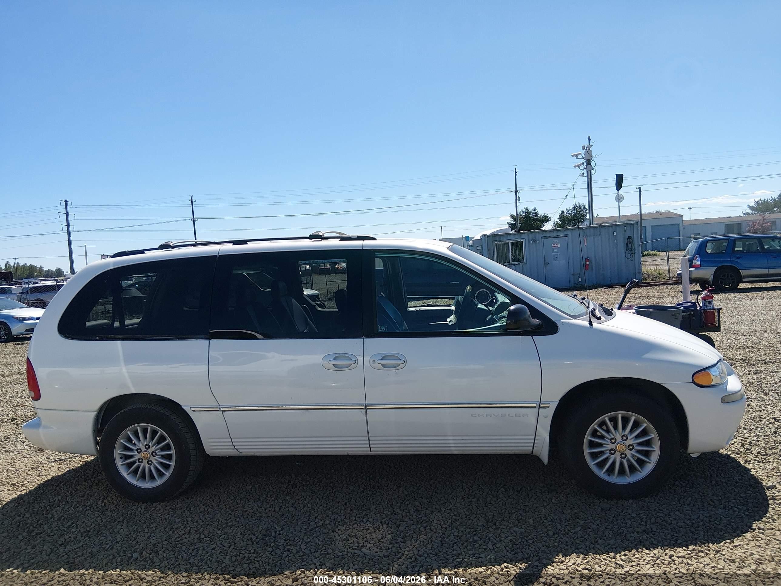 2000 Chrysler Town & Country Lxi White vin: 1C4GP54L4YB535697