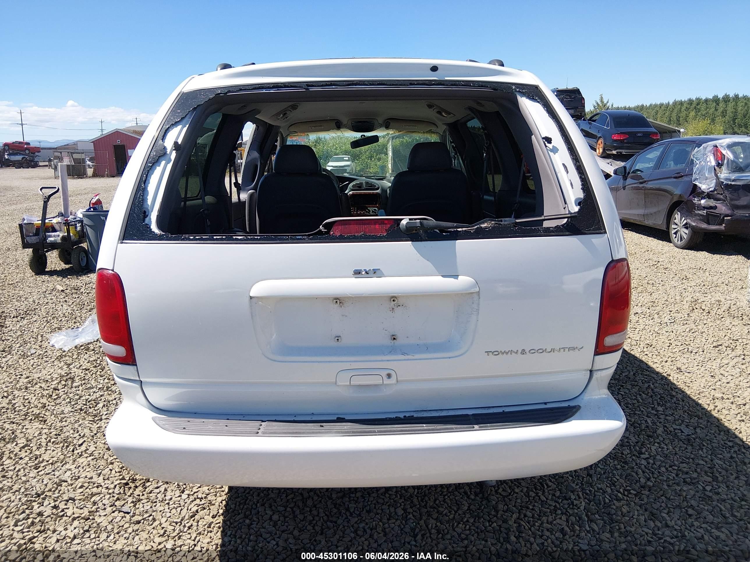 2000 Chrysler Town & Country Lxi White vin: 1C4GP54L4YB535697