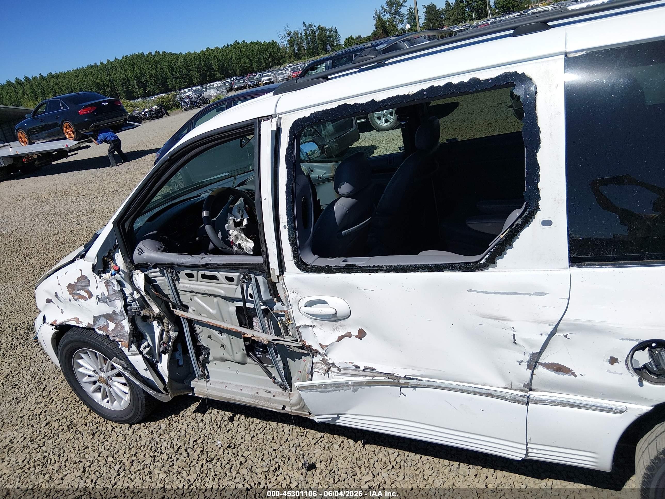 2000 Chrysler Town & Country Lxi White vin: 1C4GP54L4YB535697