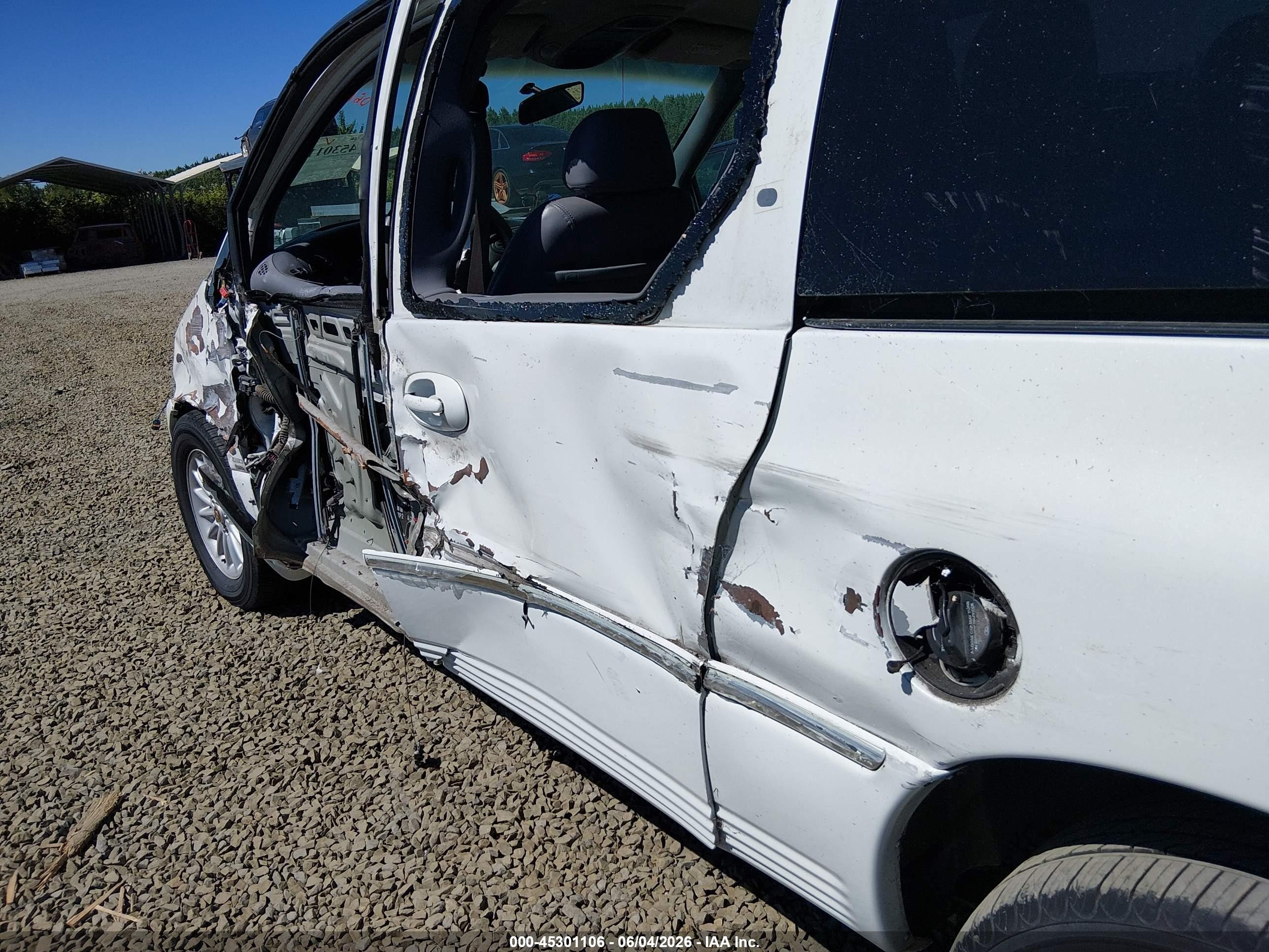 2000 Chrysler Town & Country Lxi White vin: 1C4GP54L4YB535697