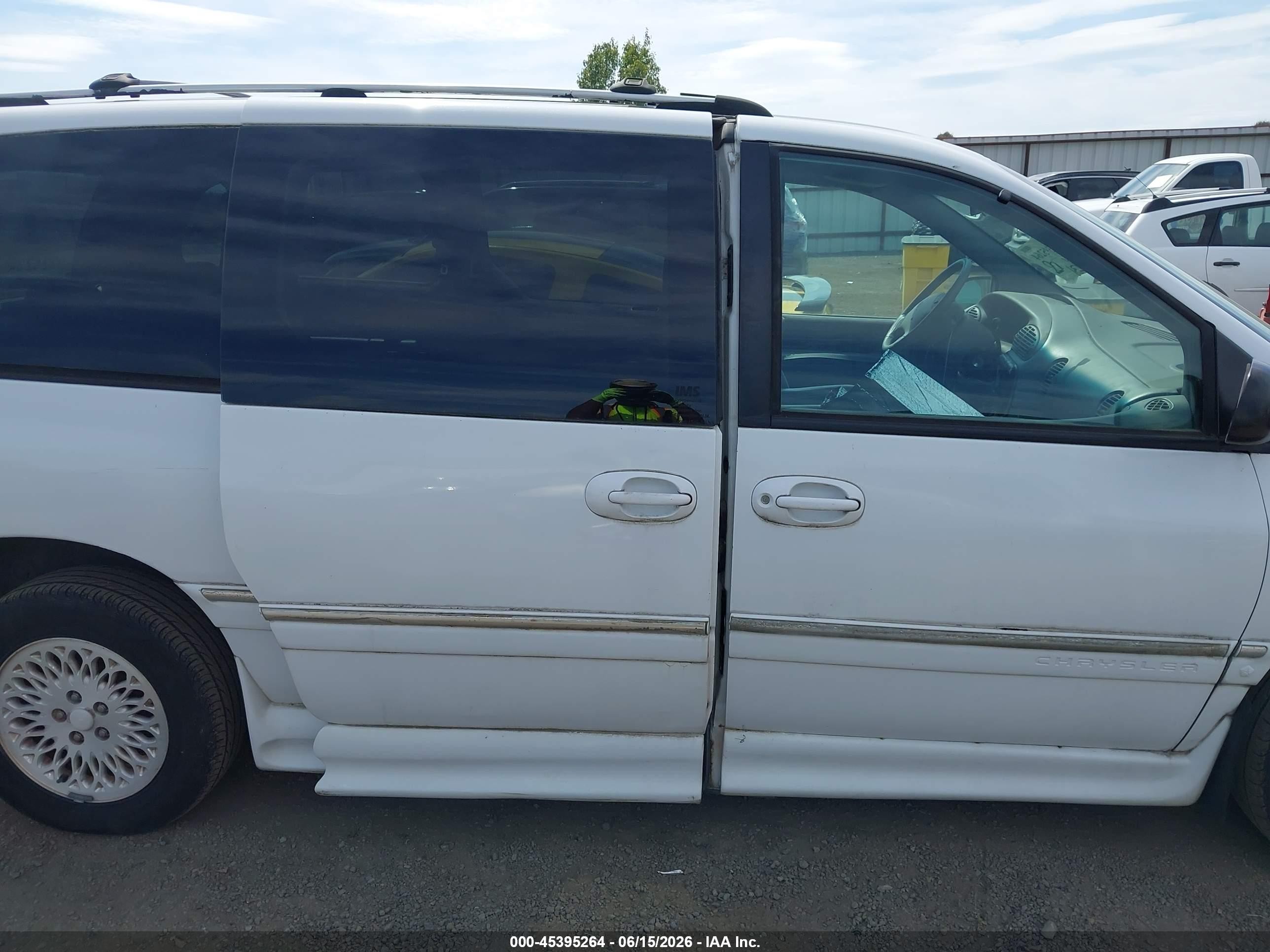 1996 Chrysler Town & Country   Белый vin: 1C4GP54L7TB357499