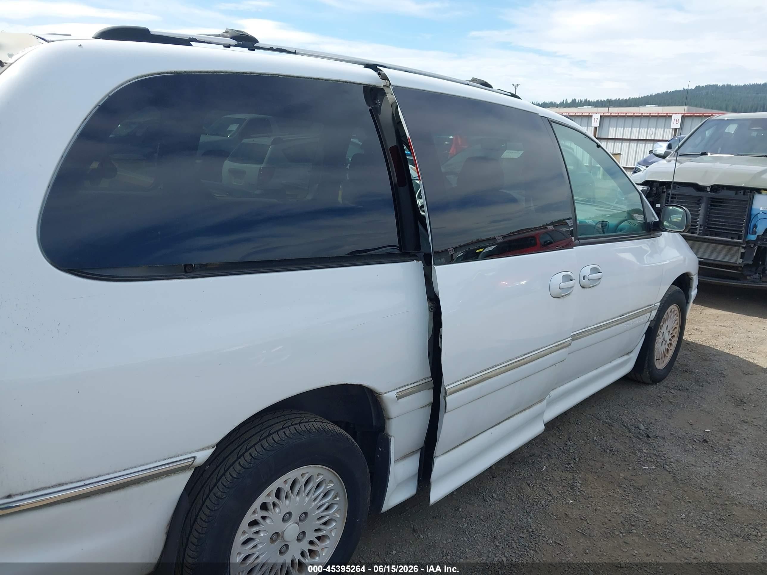 1996 Chrysler Town & Country   Белый vin: 1C4GP54L7TB357499