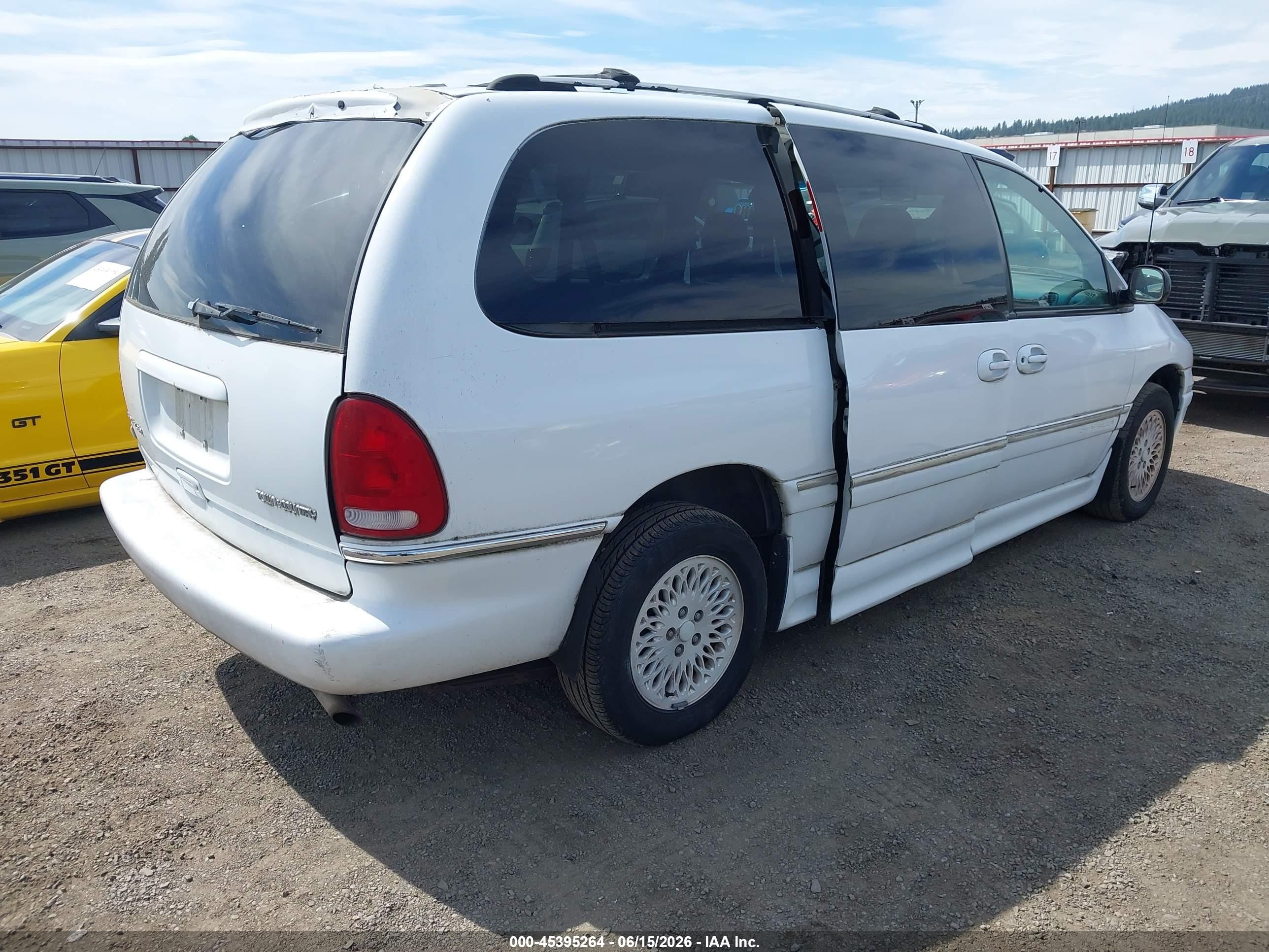 1996 Chrysler Town & Country   Белый vin: 1C4GP54L7TB357499