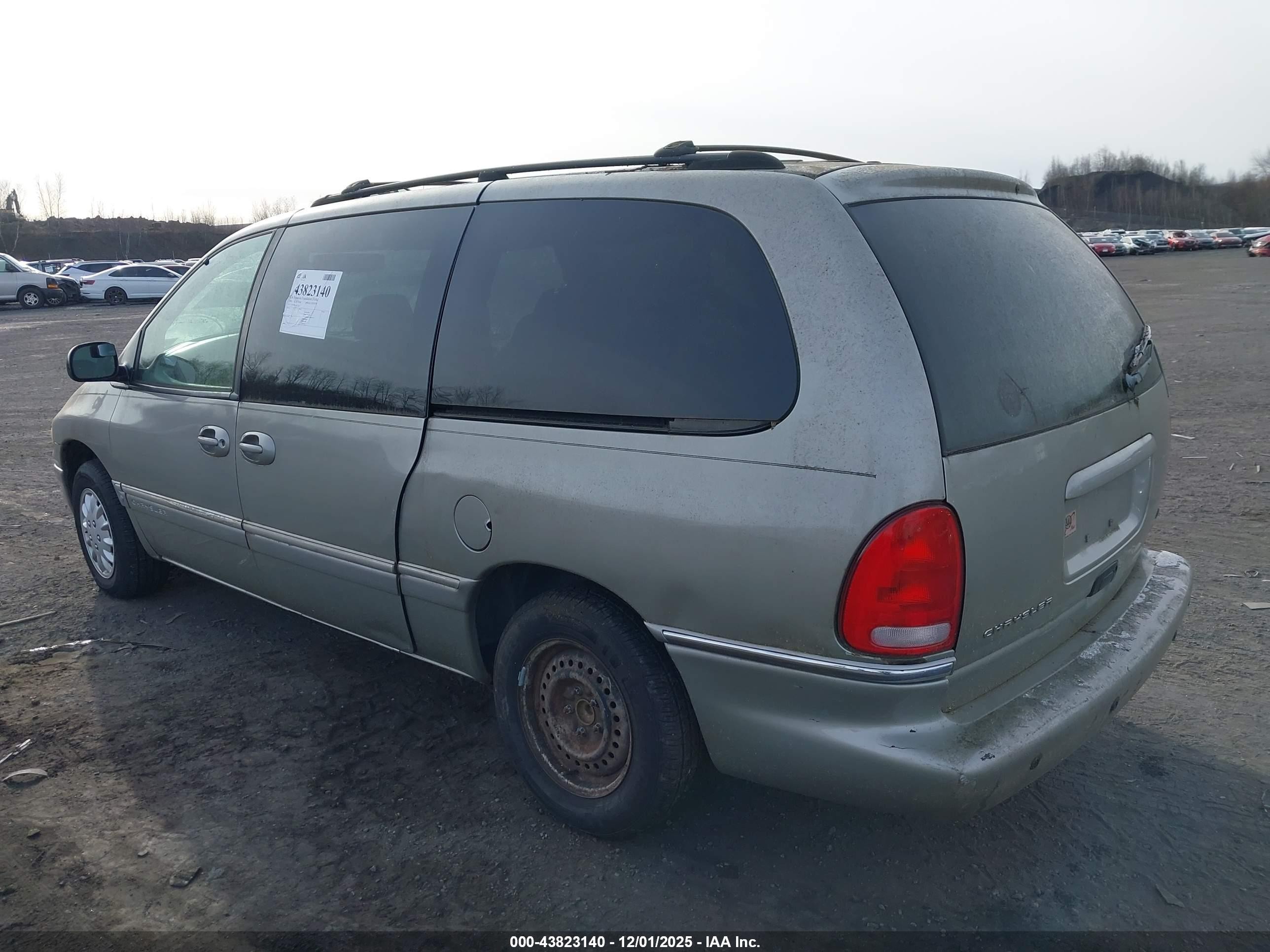 1996 Chrysler Town & Country   Silver vin: 1C4GP54R2TB114266