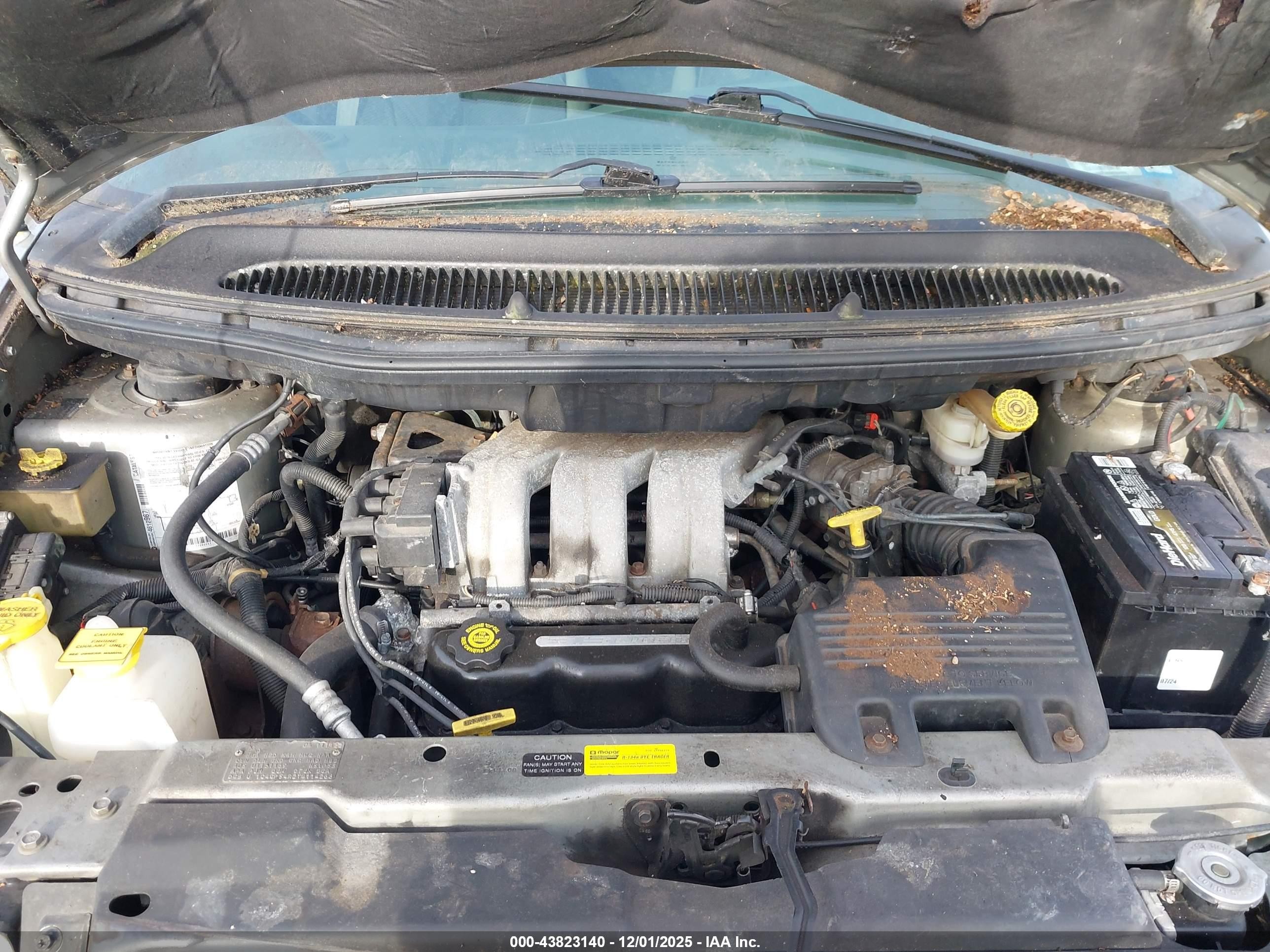 1996 Chrysler Town & Country   Silver vin: 1C4GP54R2TB114266