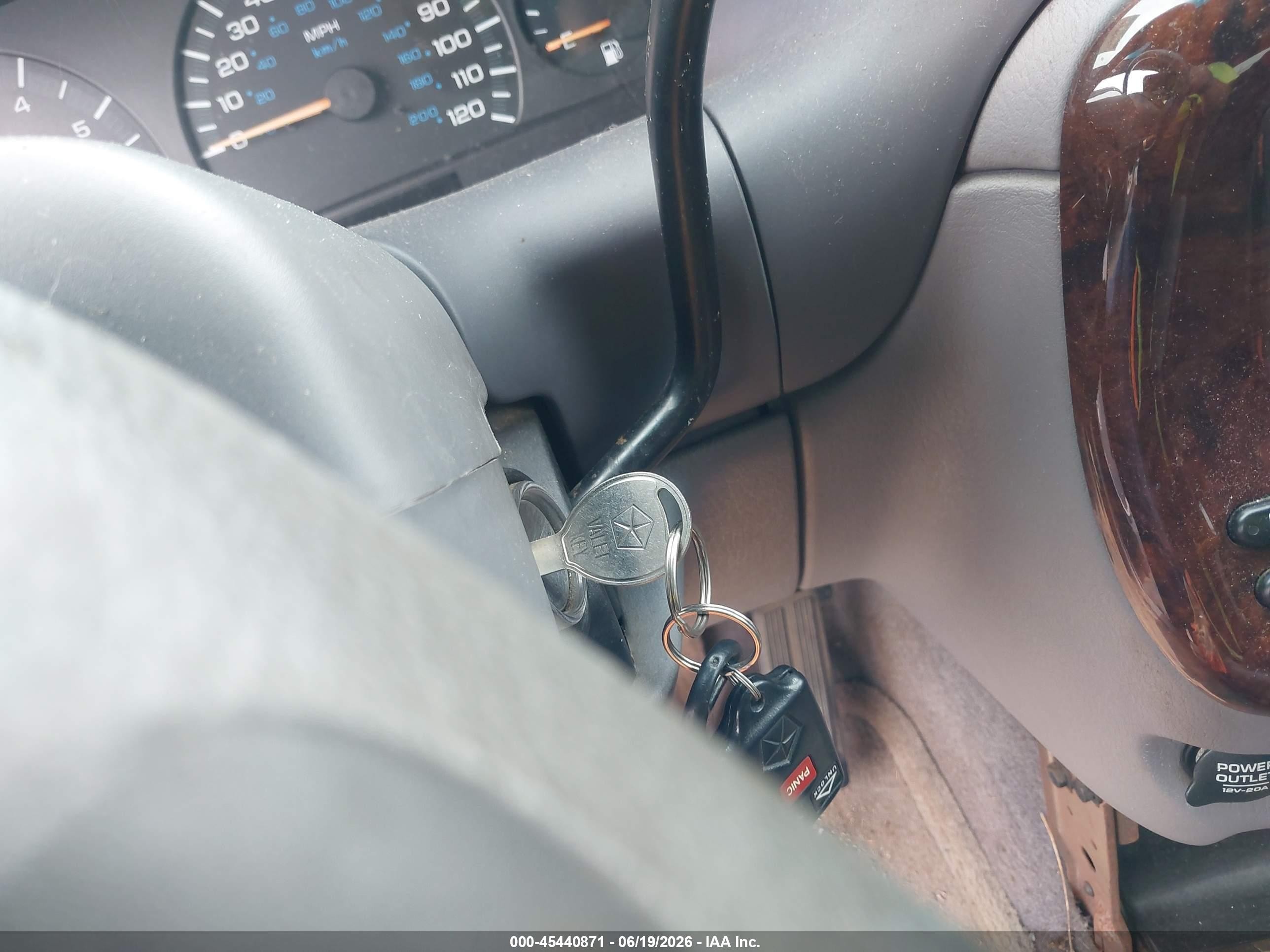 1997 Chrysler Town & Country Lx Серый vin: 1C4GP54RXVB436480