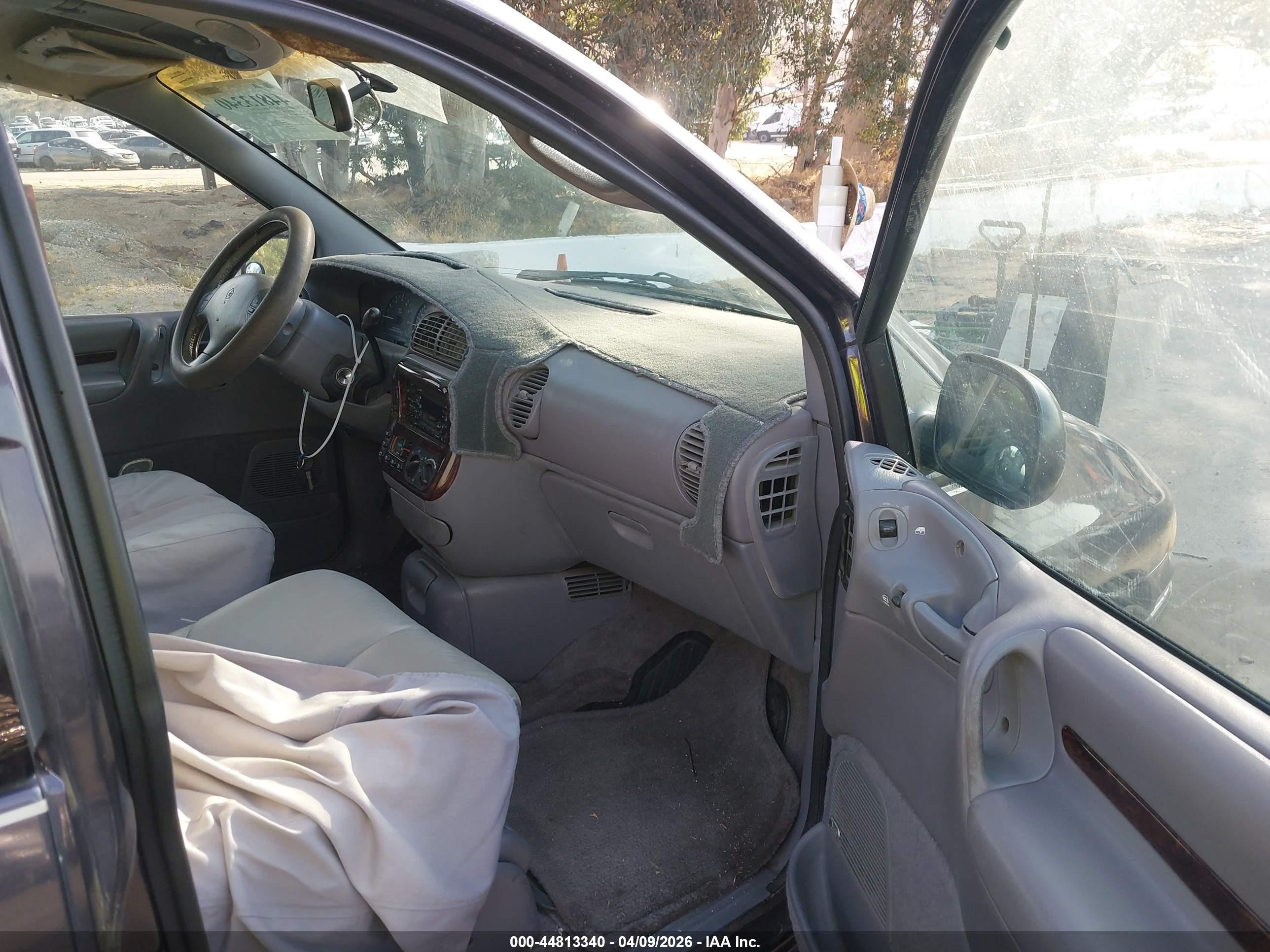 1996 Chrysler Town & Country Lxi Фиолетовый vin: 1C4GP64L1TB215333