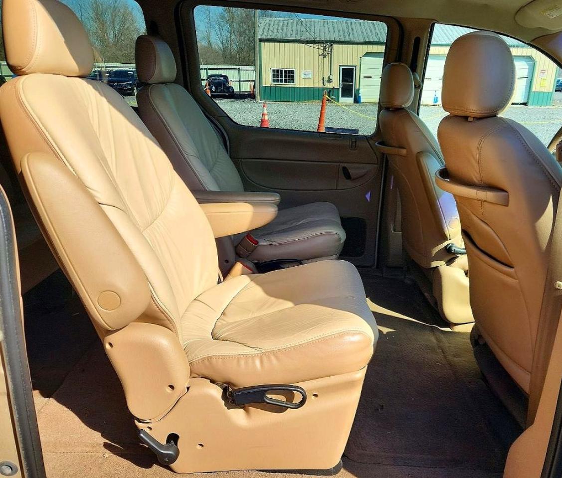 1998 Chrysler Town & Country Lxi Tan vin: 1C4GP64L2WB557345
