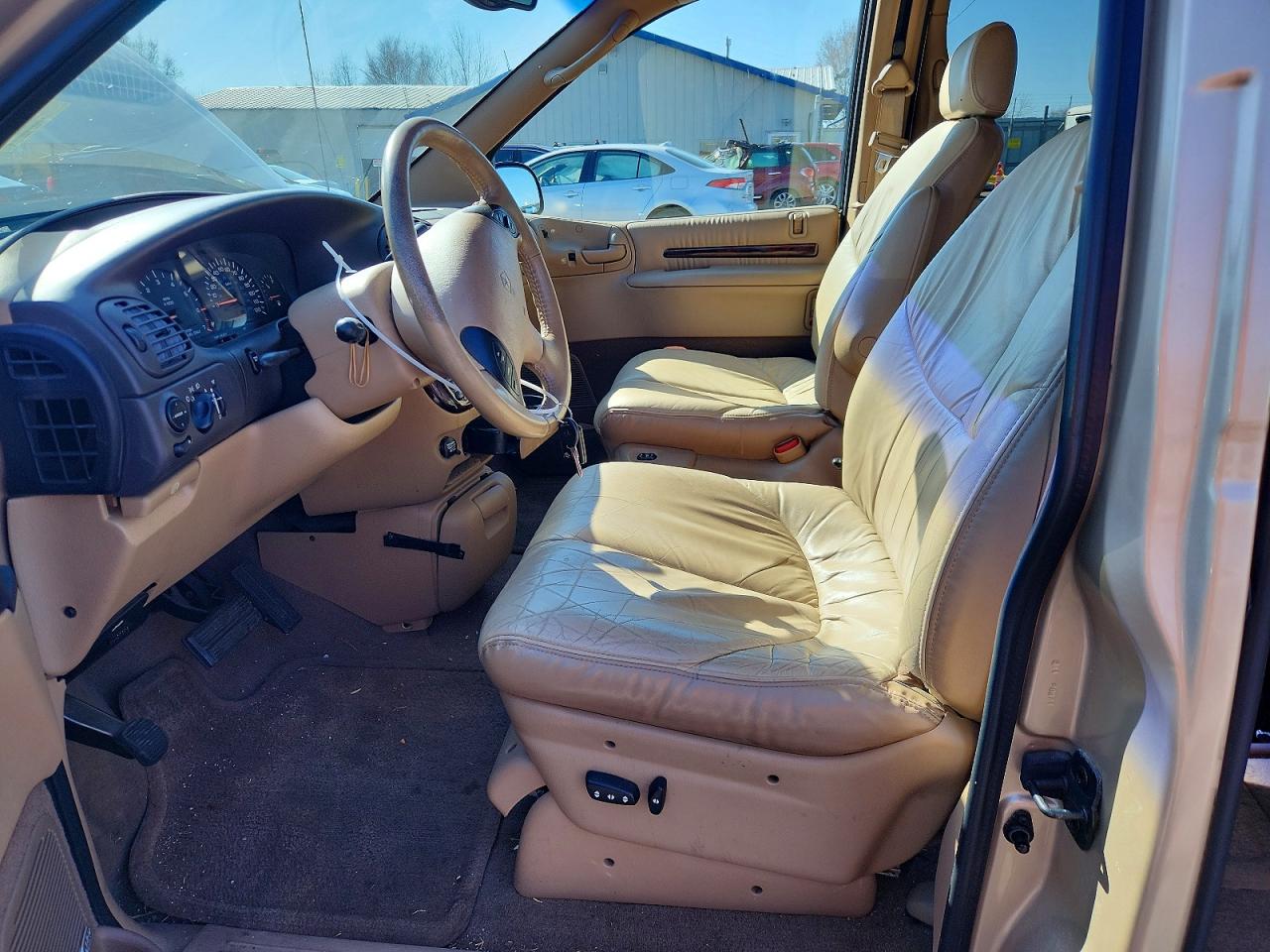 1998 Chrysler Town & Country Lxi Tan vin: 1C4GP64L2WB557345