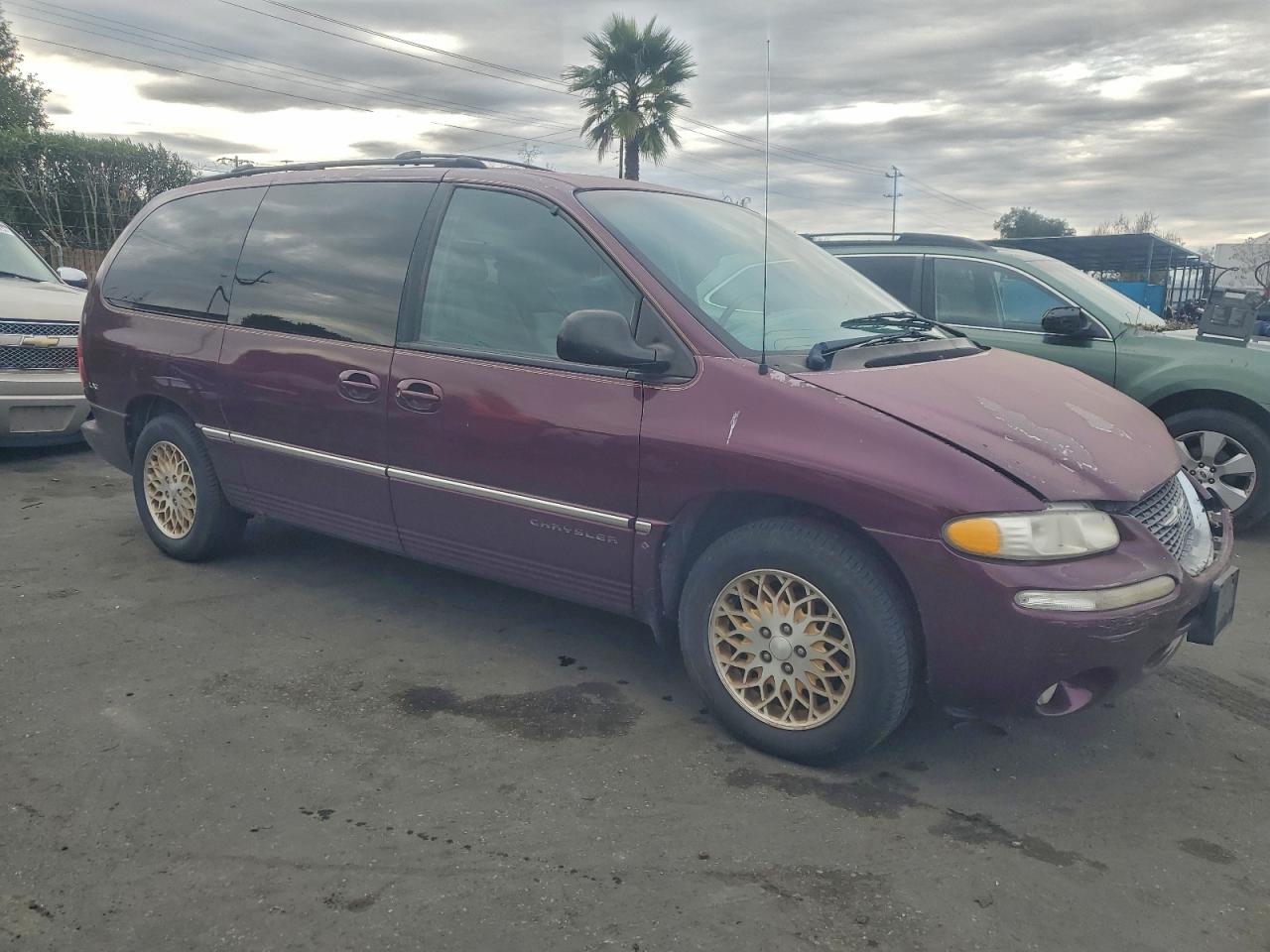 1998 Chrysler Town & Country Lxi Burgundy vin: 1C4GP64L3WB651900