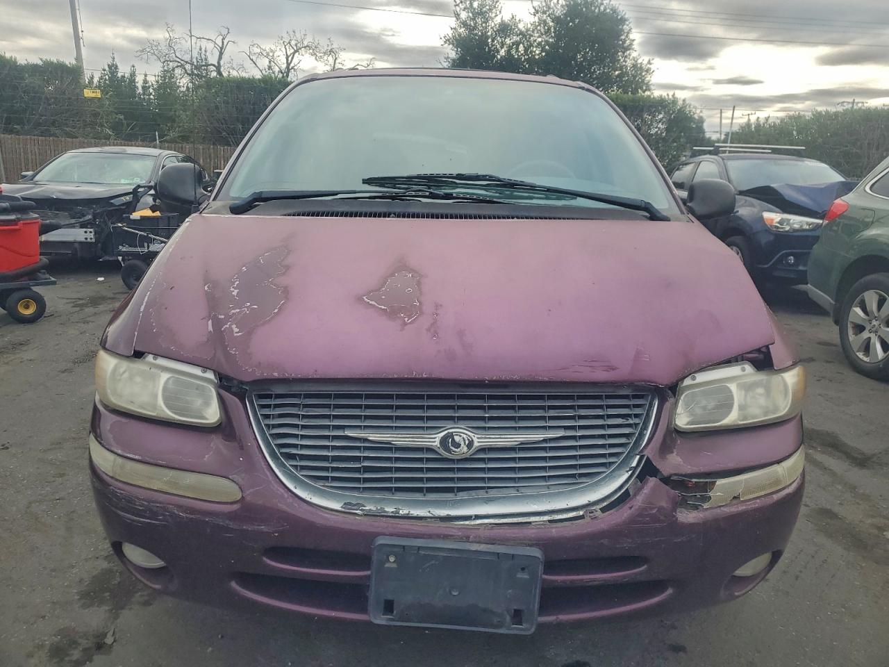 1998 Chrysler Town & Country Lxi Burgundy vin: 1C4GP64L3WB651900