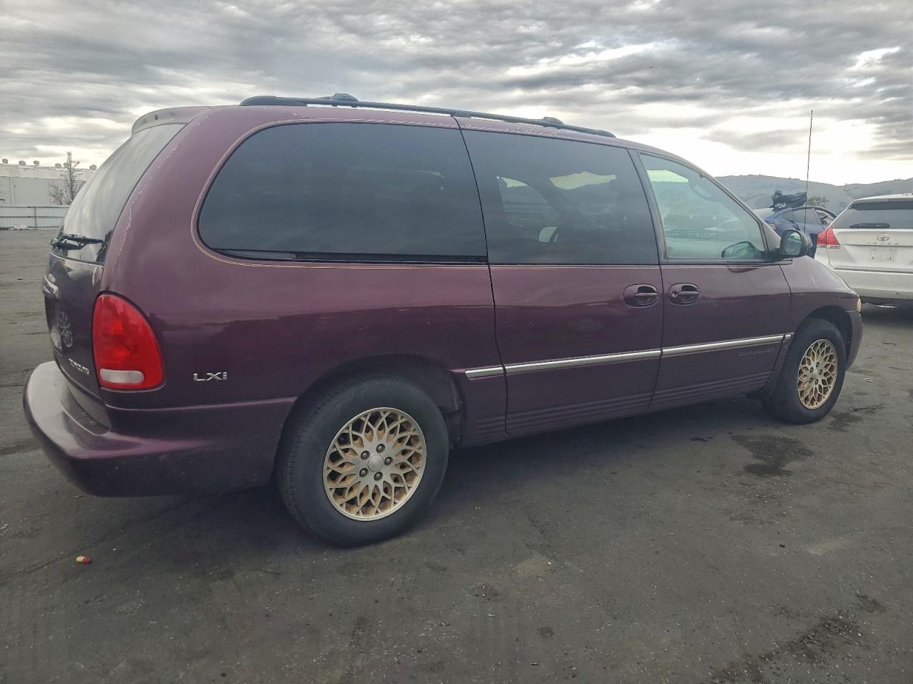 1998 Chrysler Town & Country Lxi Burgundy vin: 1C4GP64L3WB651900
