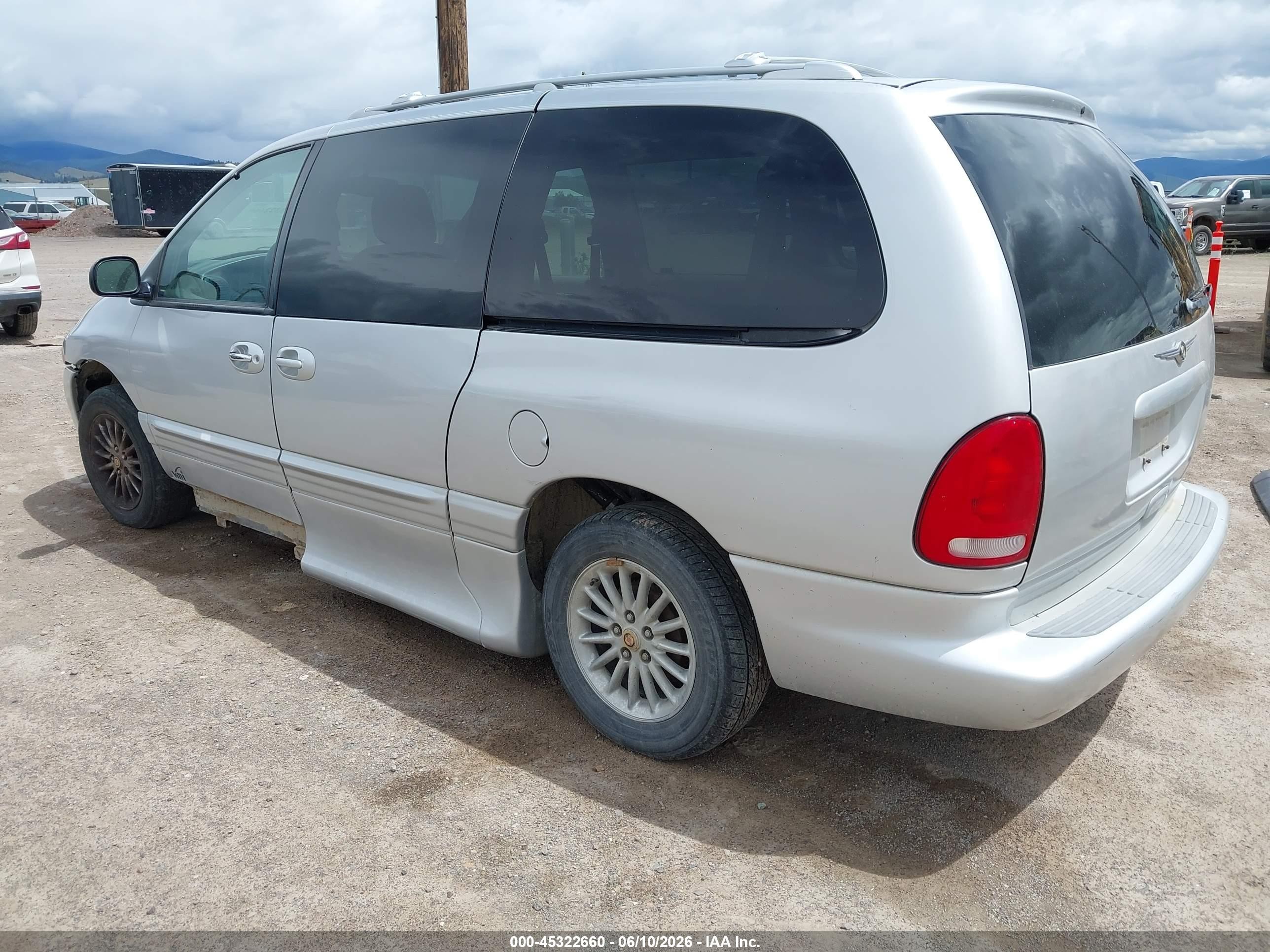 2000 Chrysler Town & Country Limited Silver vin: 1C4GP64L3YB727876