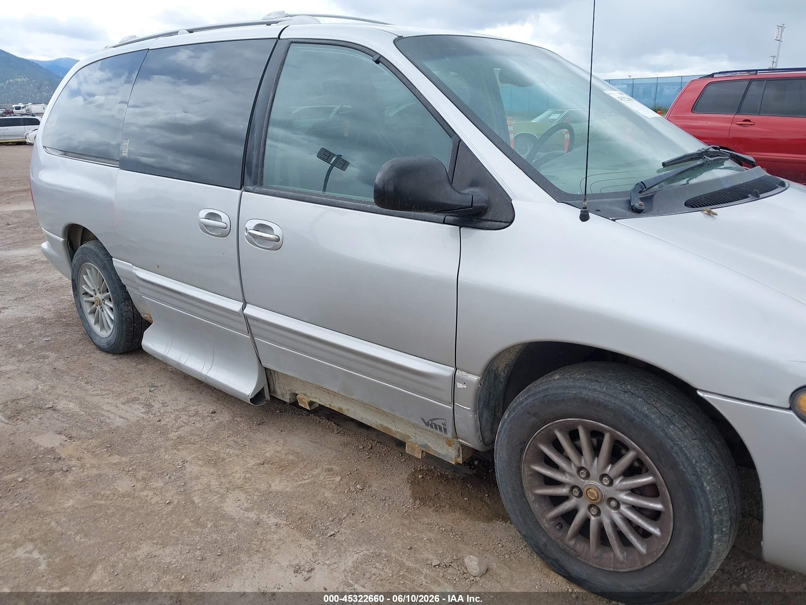 2000 Chrysler Town & Country Limited Silver vin: 1C4GP64L3YB727876