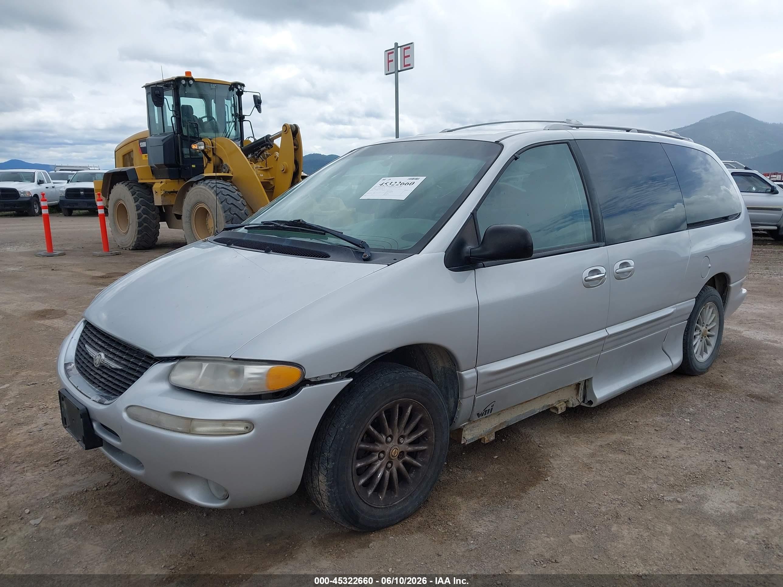 2000 Chrysler Town & Country Limited Silver vin: 1C4GP64L3YB727876