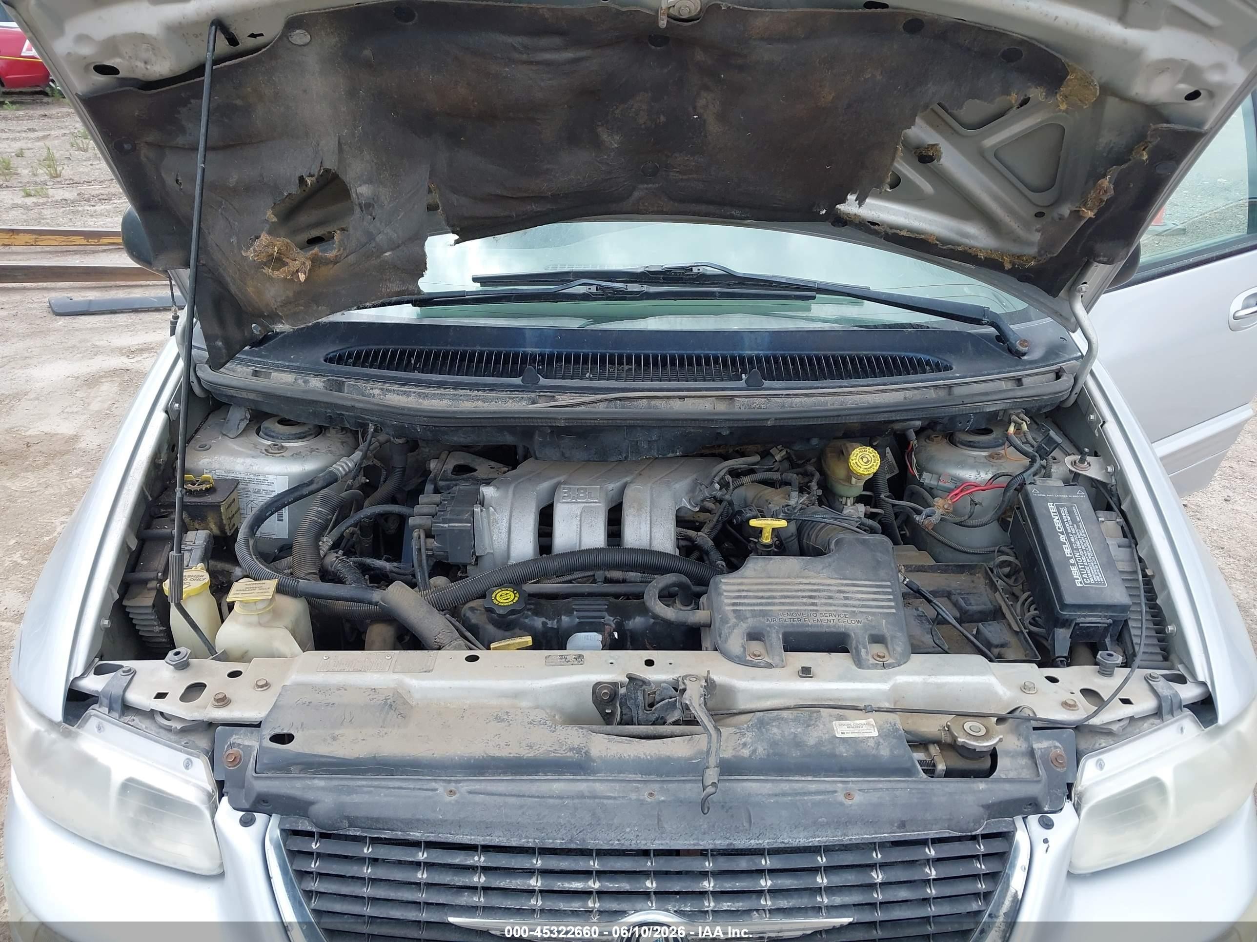 2000 Chrysler Town & Country Limited Silver vin: 1C4GP64L3YB727876