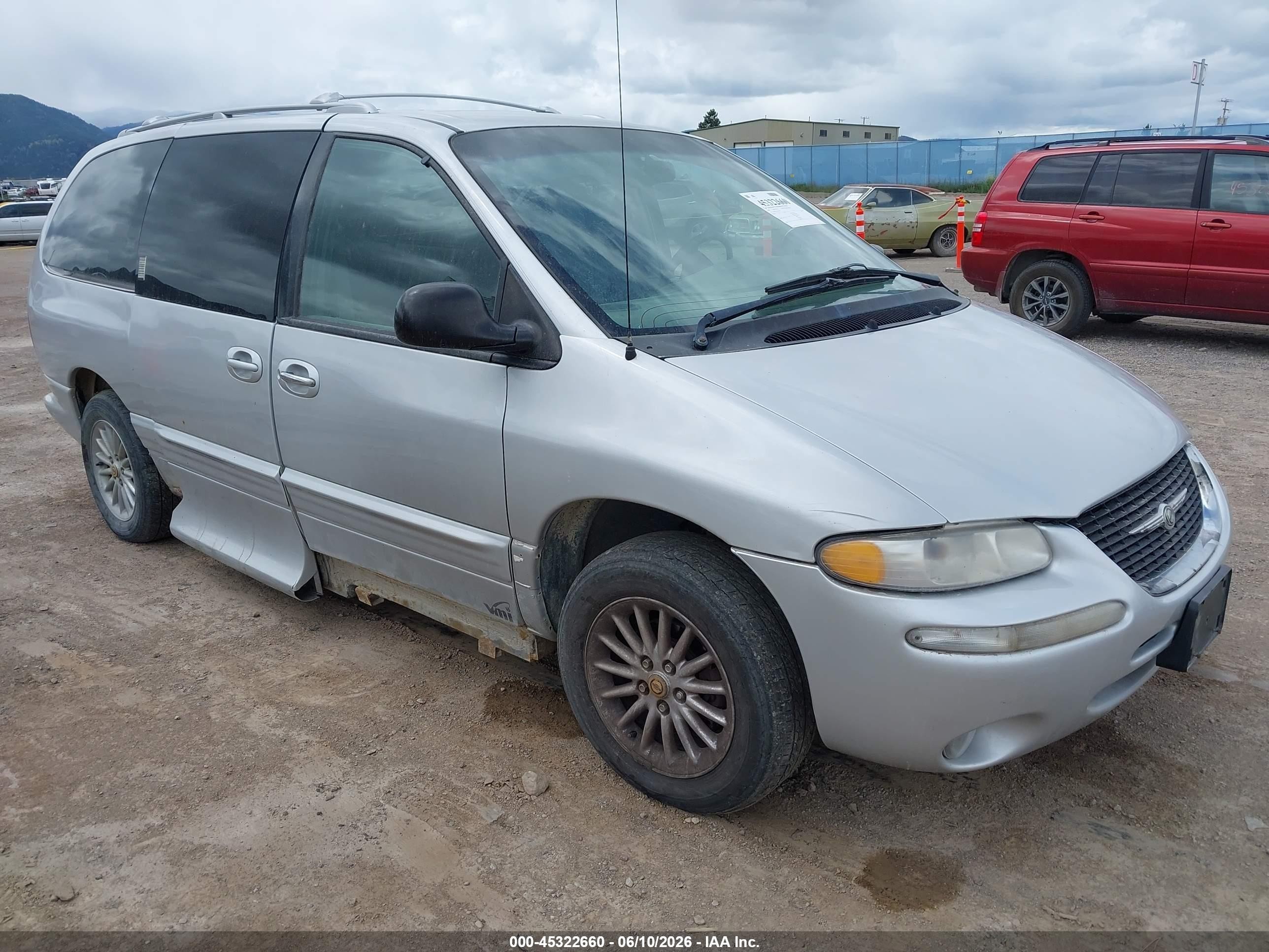 2000 Chrysler Town & Country Limited Silver vin: 1C4GP64L3YB727876
