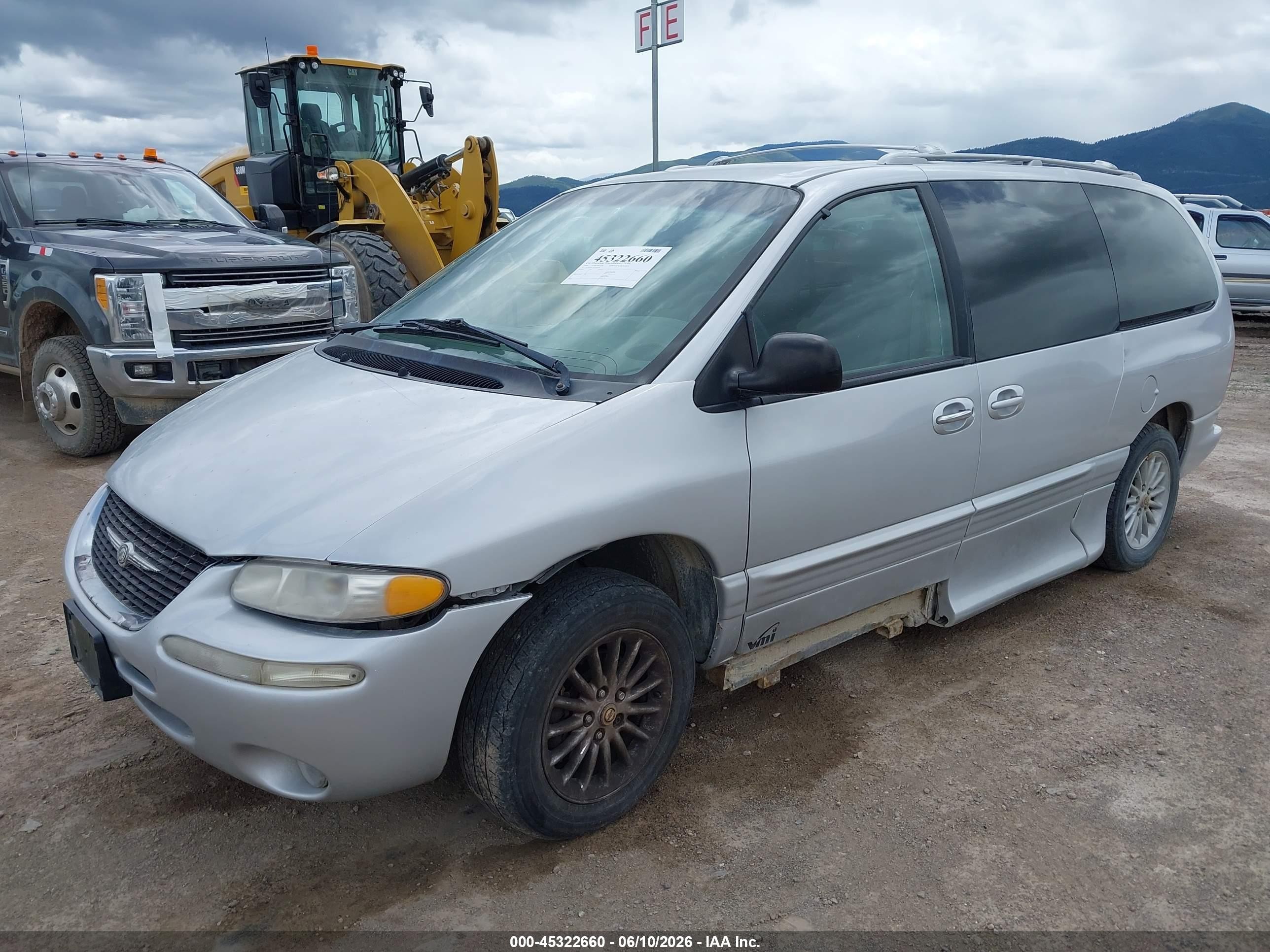 2000 Chrysler Town & Country Limited Silver vin: 1C4GP64L3YB727876