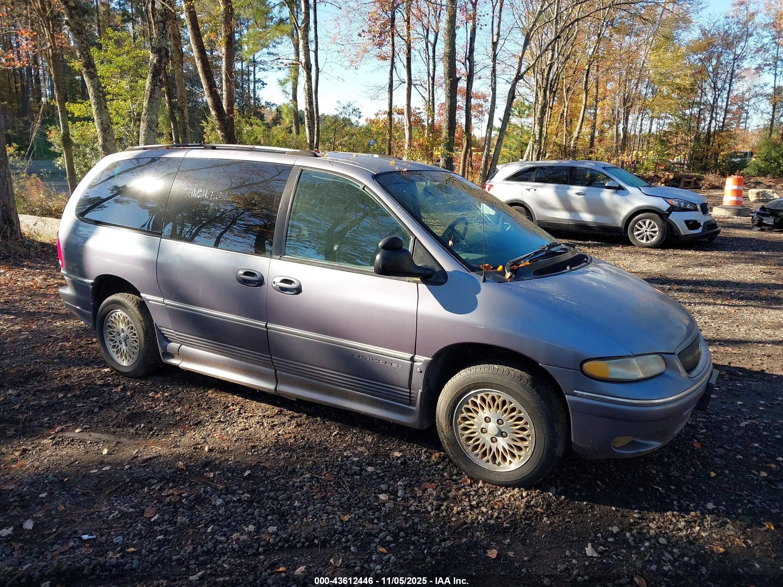 1997 Chrysler Town & Country Lxi Purple vin: 1C4GP64L4VB246739