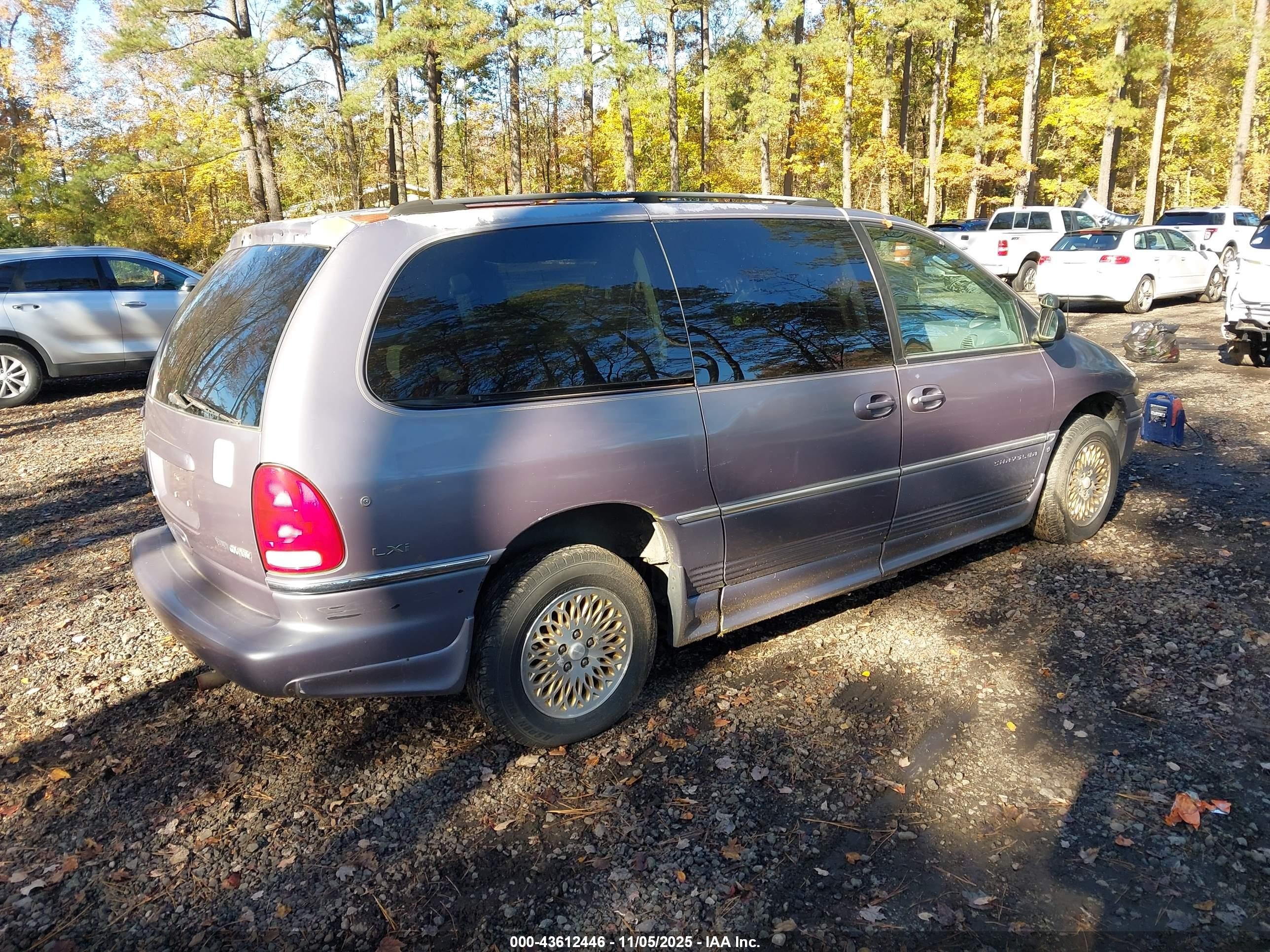 1997 Chrysler Town & Country Lxi Purple vin: 1C4GP64L4VB246739