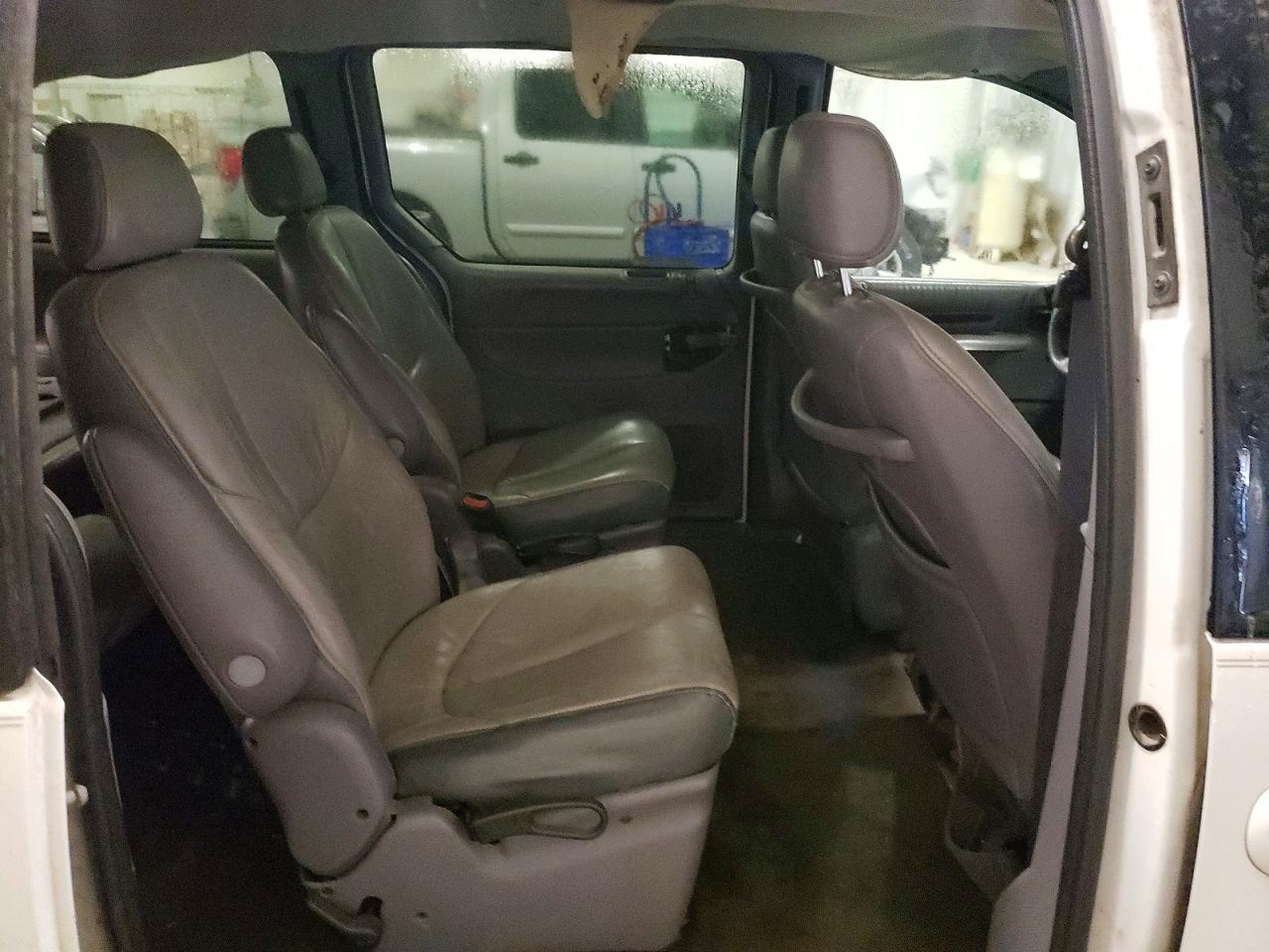 1998 Chrysler Town & Country Lxi White vin: 1C4GP64L4WB657625