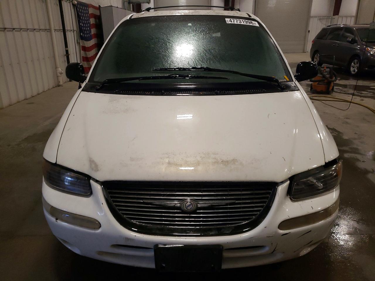 1998 Chrysler Town & Country Lxi White vin: 1C4GP64L4WB657625