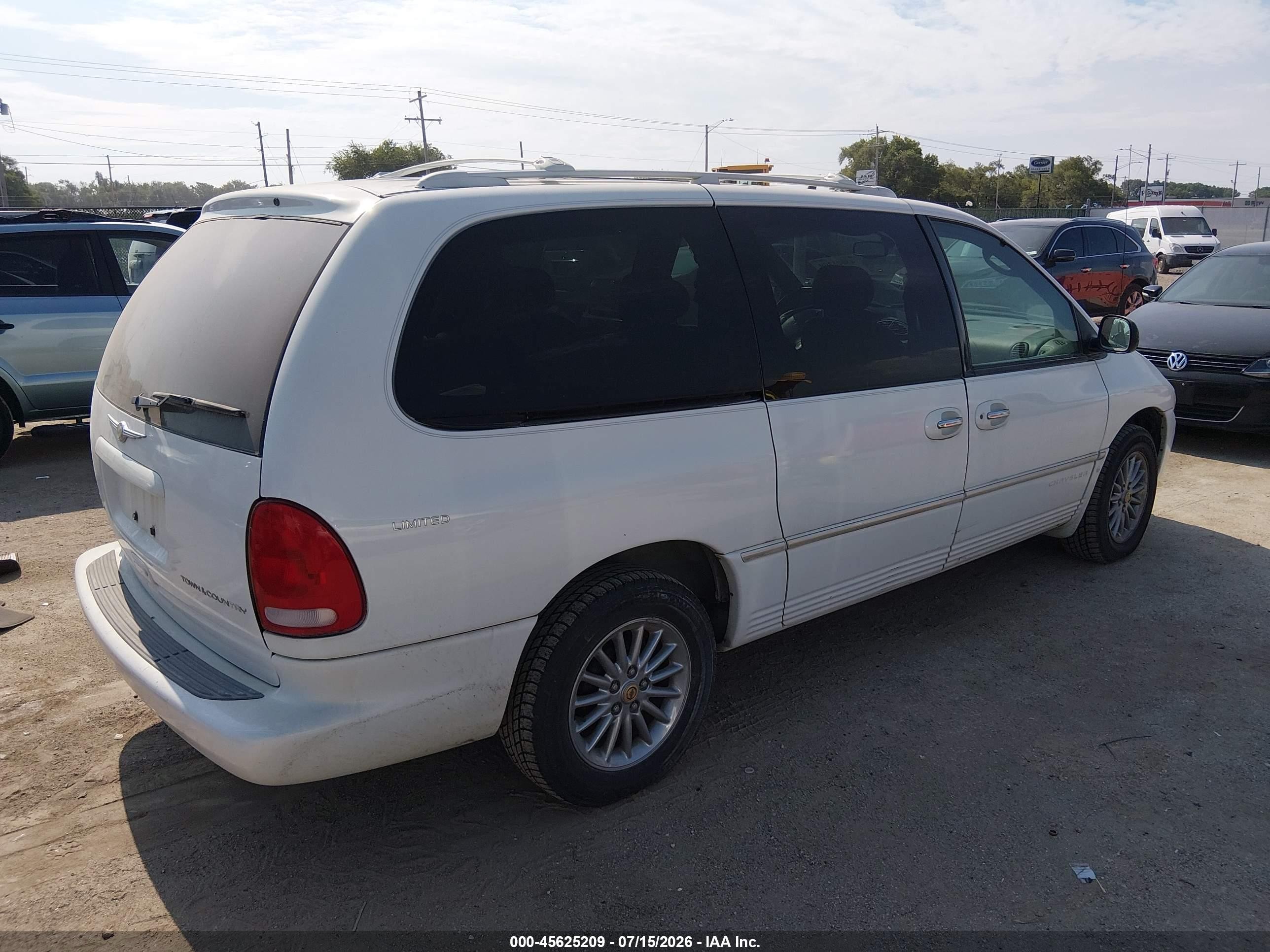 2000 Chrysler Town & Country Limited White vin: 1C4GP64L4YB688165
