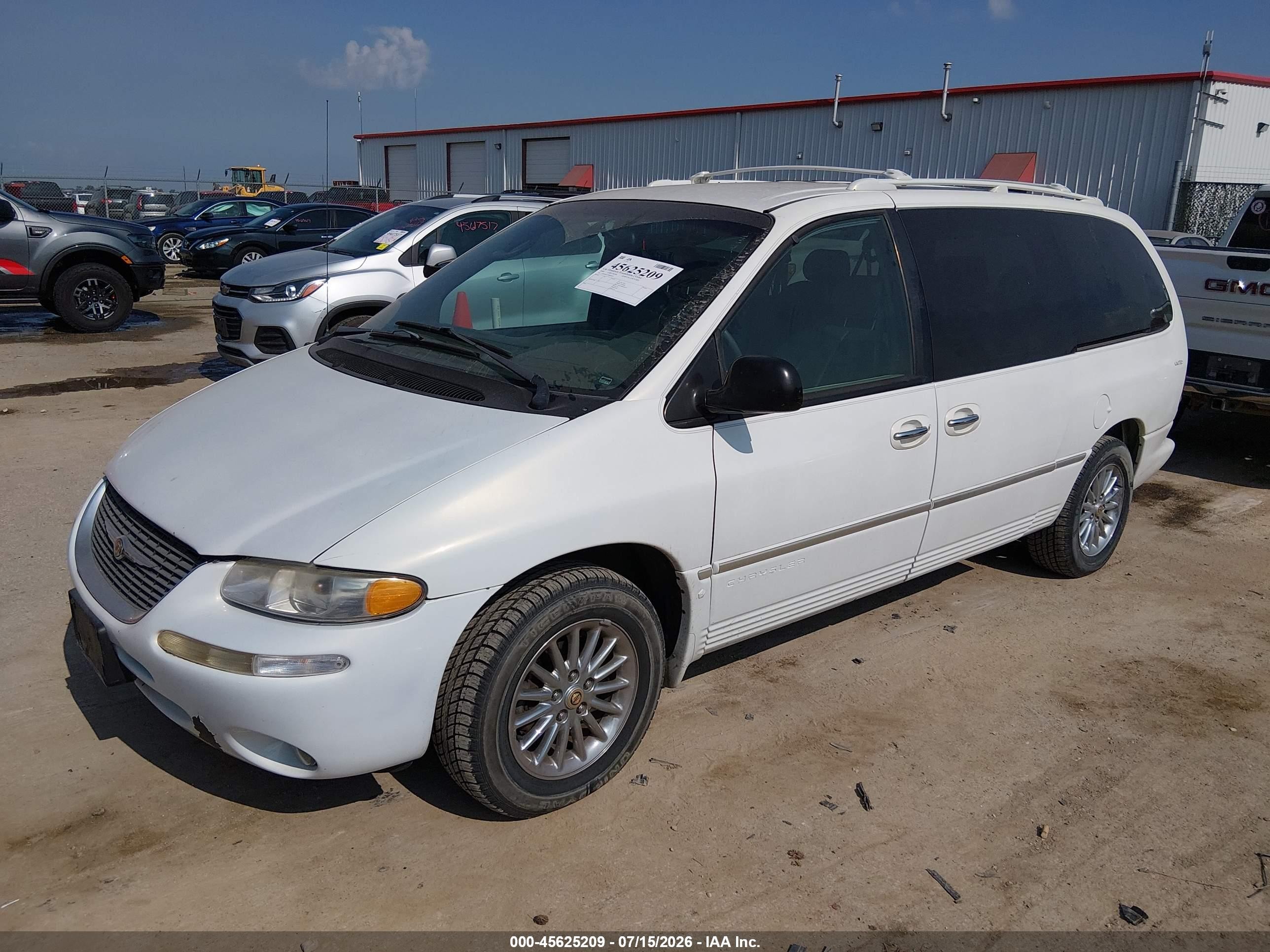 2000 Chrysler Town & Country Limited White vin: 1C4GP64L4YB688165