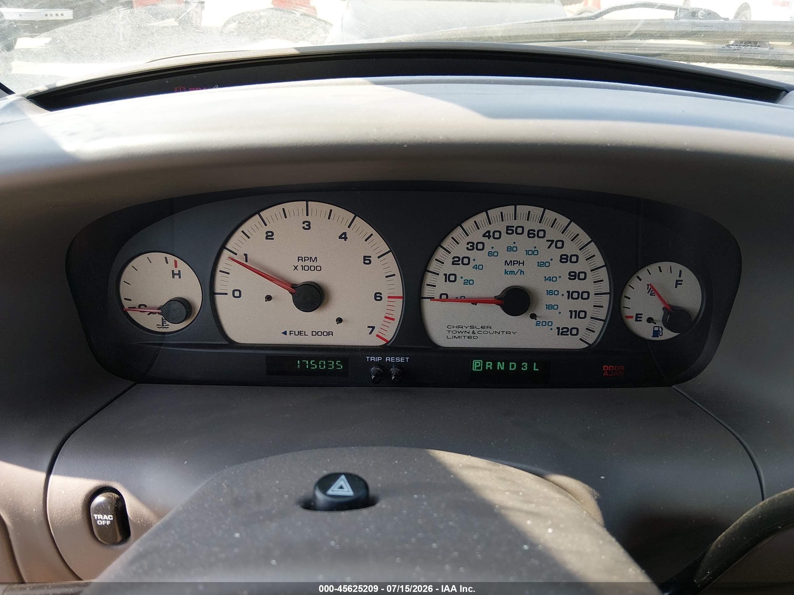 2000 Chrysler Town & Country Limited White vin: 1C4GP64L4YB688165